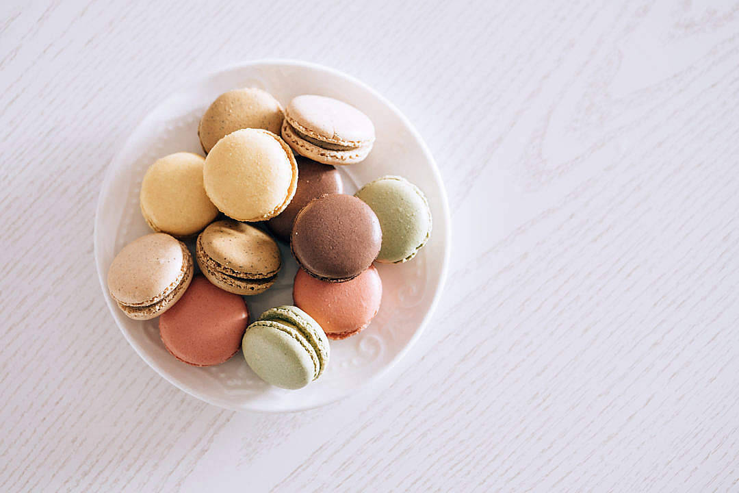 Macaroons katika Aesthetic Pink Pastel Picha ya Ukuta