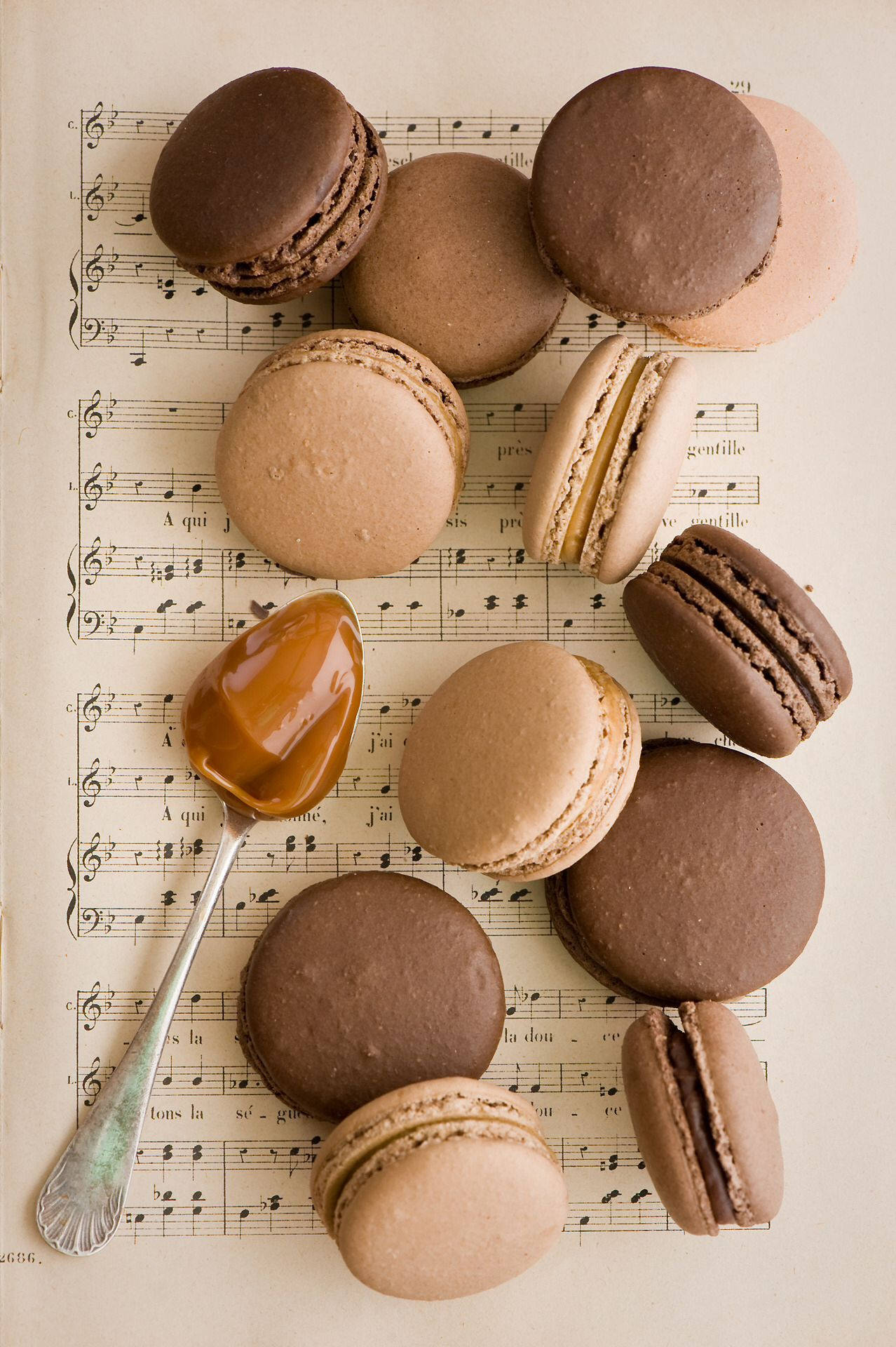 Macaroons za iPhone za Rangi ya Neutral Picha ya Ukuta