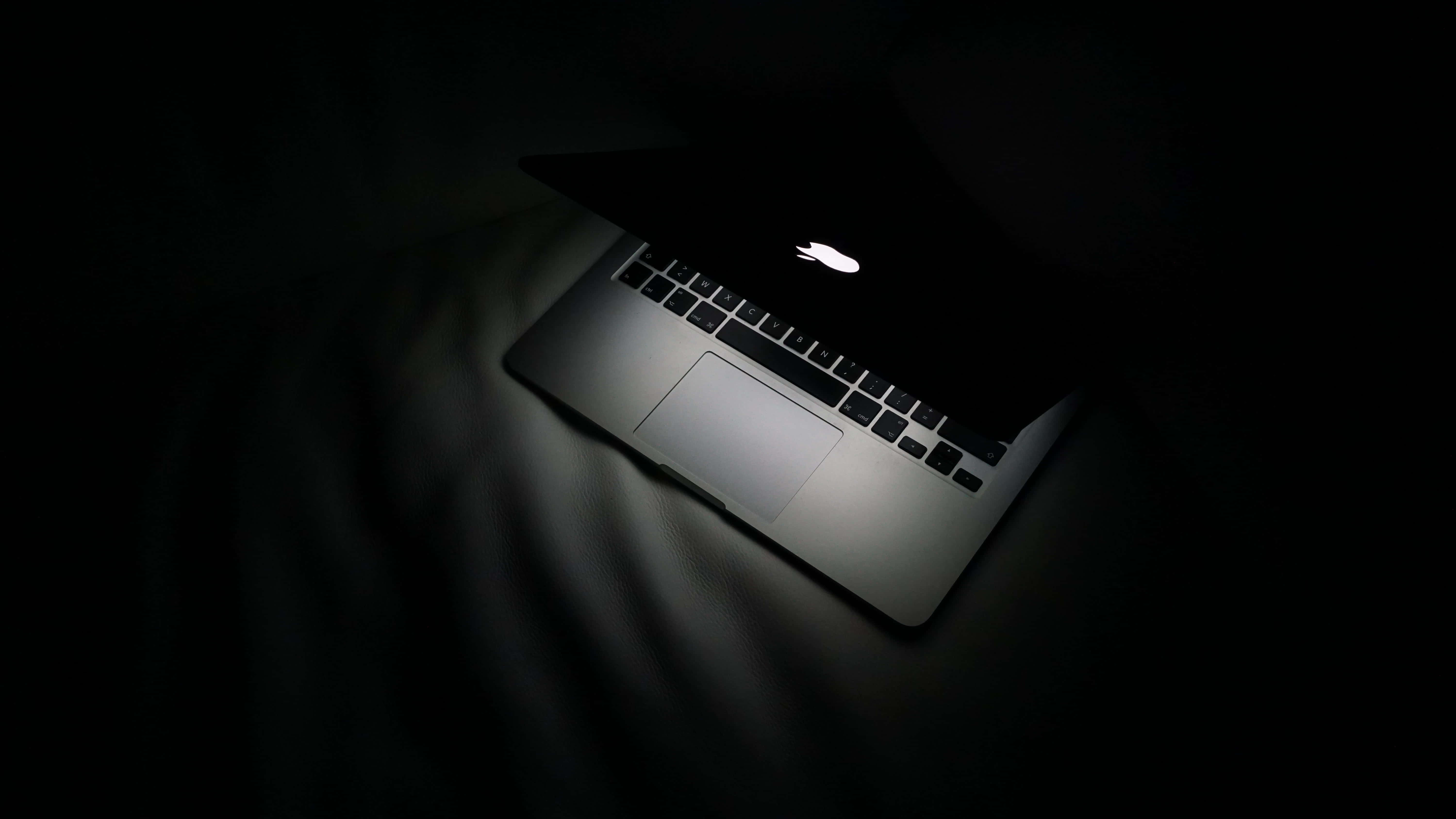 Macbook ya Aesthetic - Muundo Mzuri na Mtindo wa Ubunifu. Picha ya Ukuta