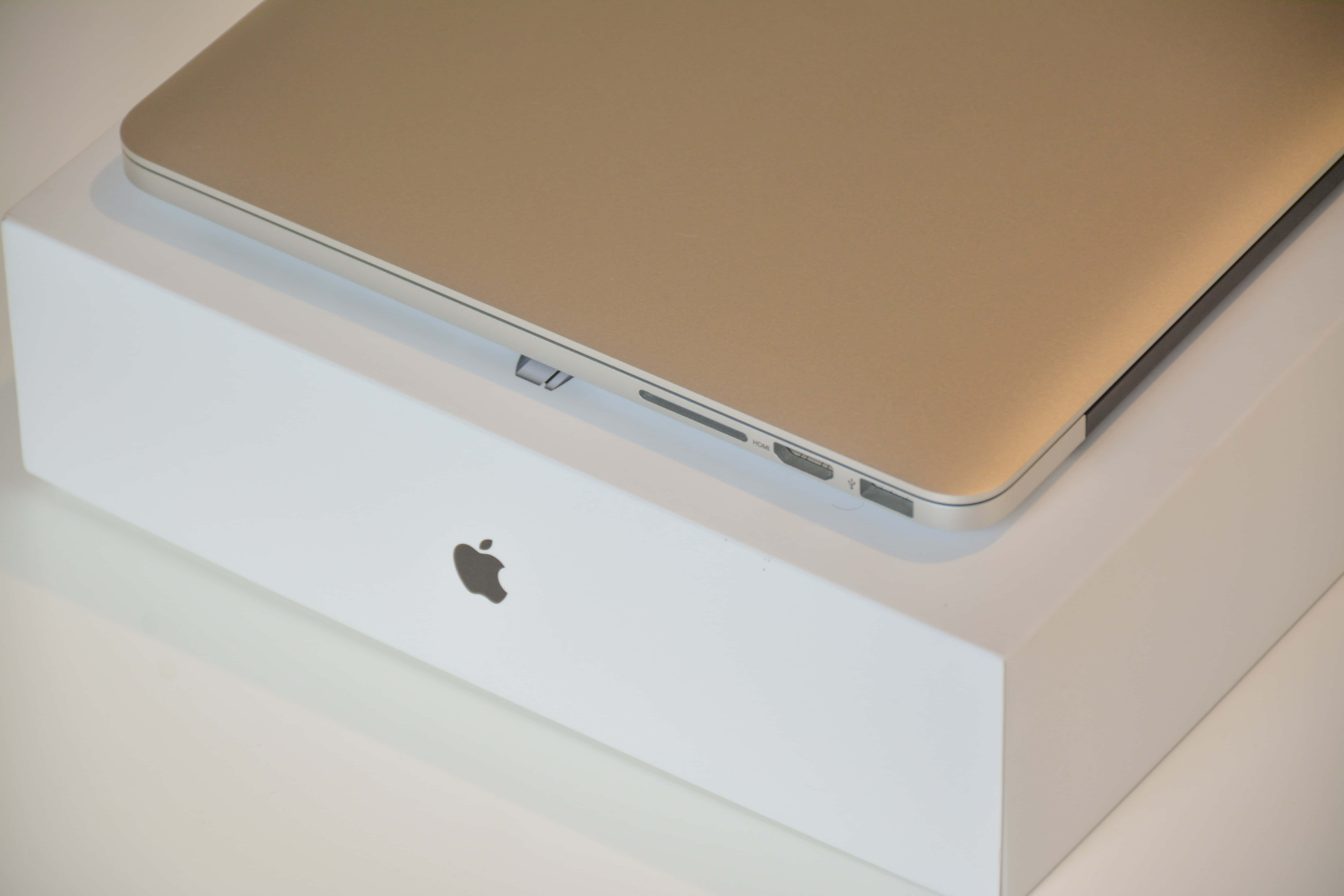 Macbook ya Kifahari ya Kuvutia Picha ya Ukuta