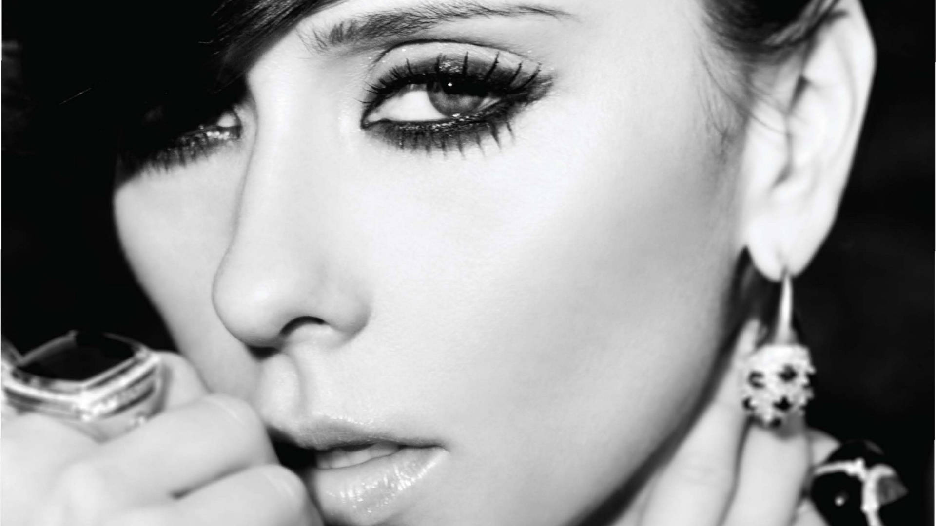 Macho ya Jennifer Love Hewitt Inayomshua Picha ya Ukuta