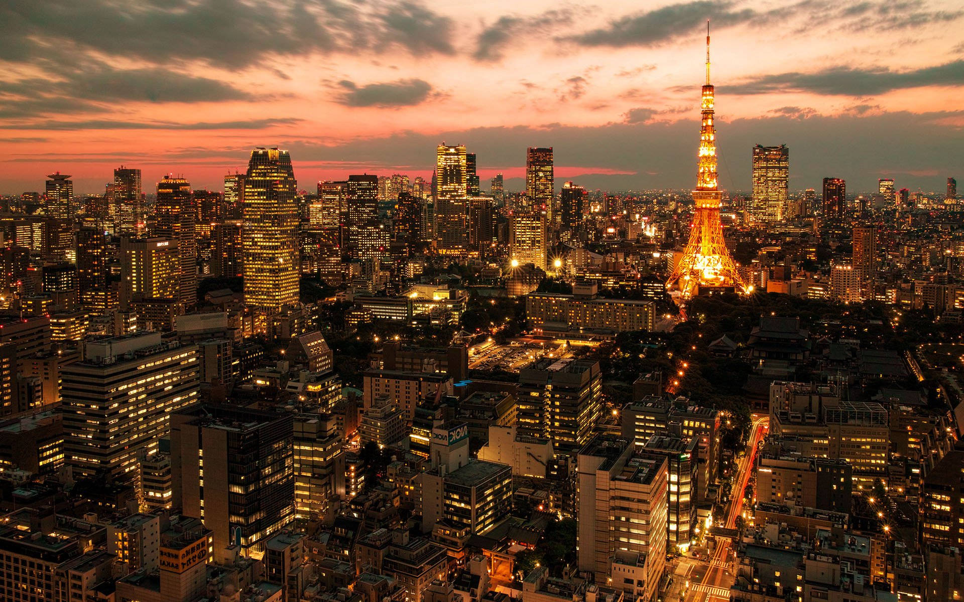 Machweo ya Dhahabu Mnarani wa Tokyo Picha ya Ukuta