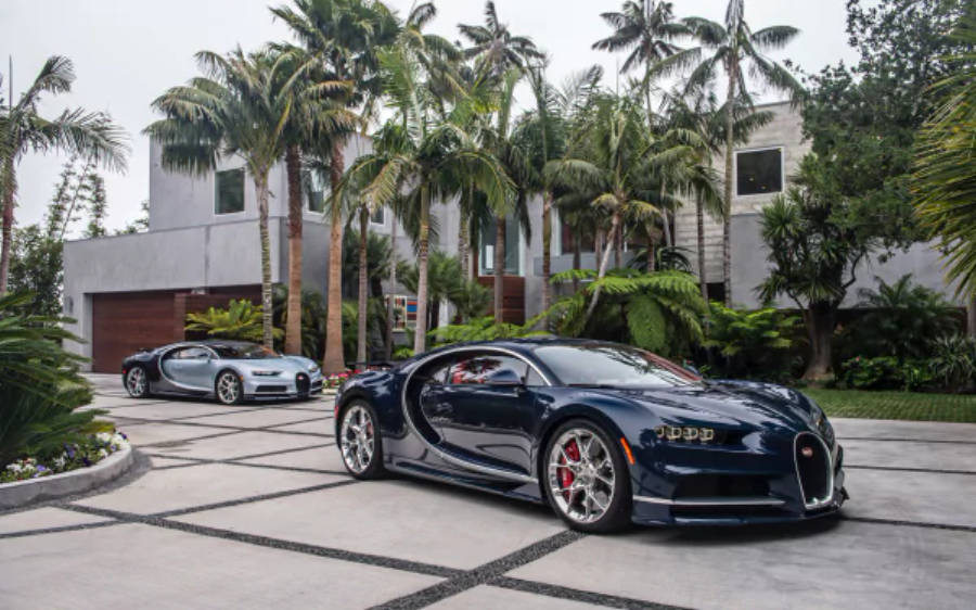 Magari mawili ya Bugatti Chiron 4K Picha ya Ukuta