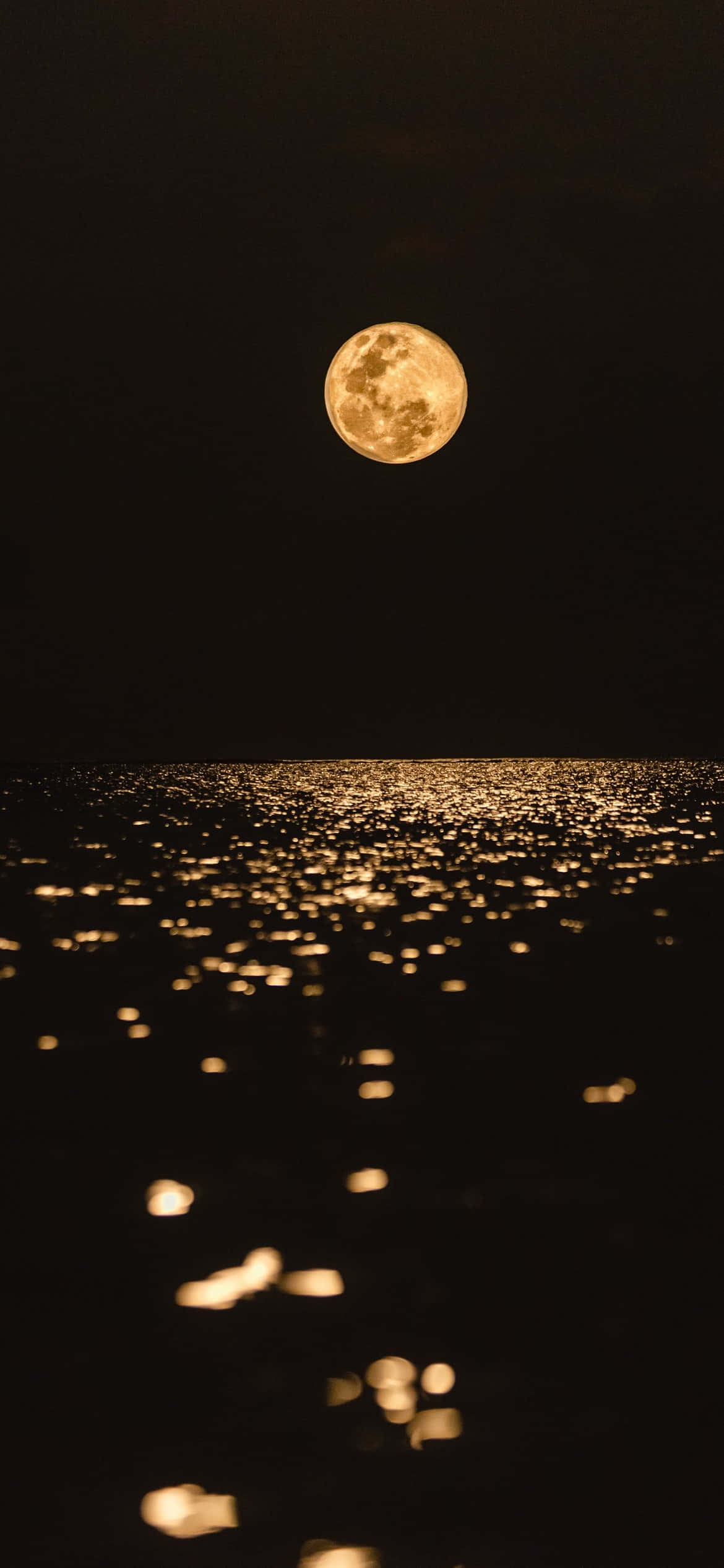 Majestic Full Moon Against Night Sky Picha ya Ukuta