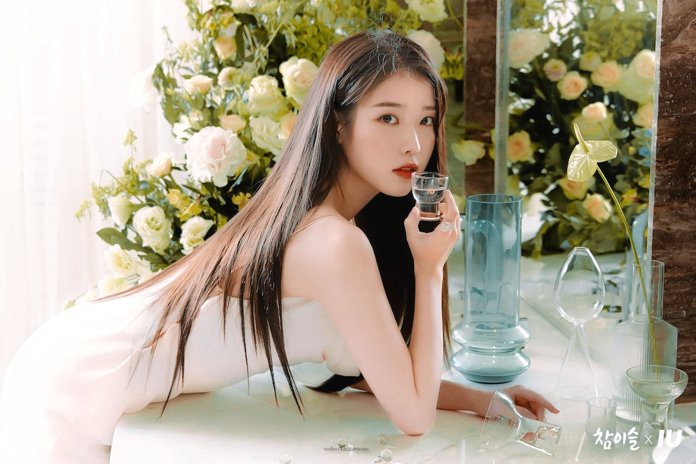 Makala ya IU ya Vogue Korea Picha ya Ukuta