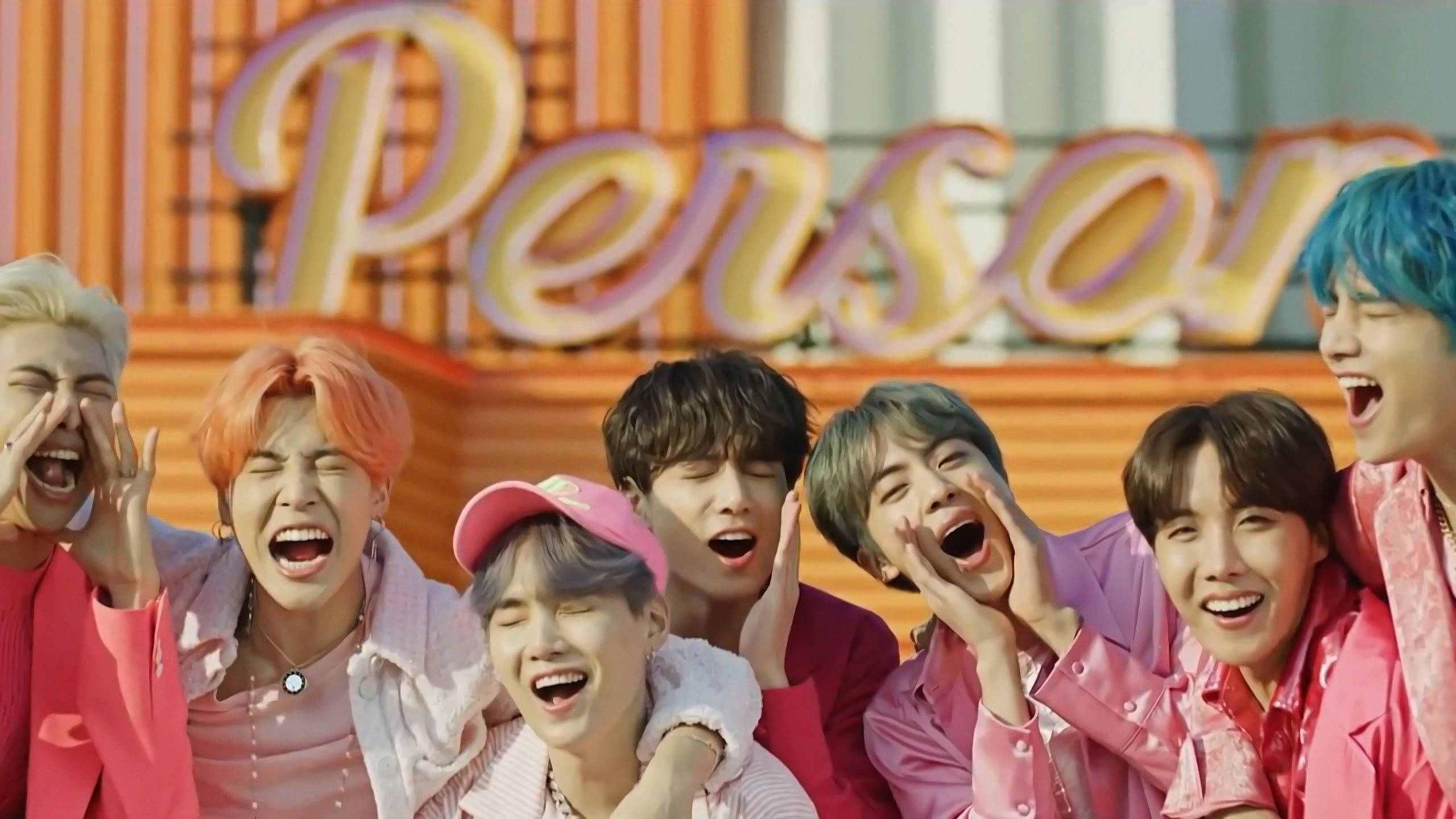 Mandalio ya Eneo-kazi ya BTS Boy With Luv Picha ya Ukuta