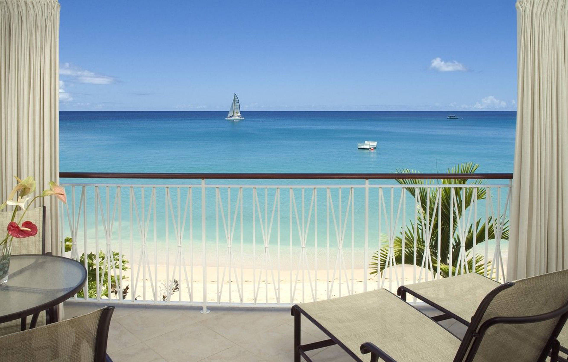 Mandhari ya Bahari kutoka kwenye Balcony Picha ya Ukuta