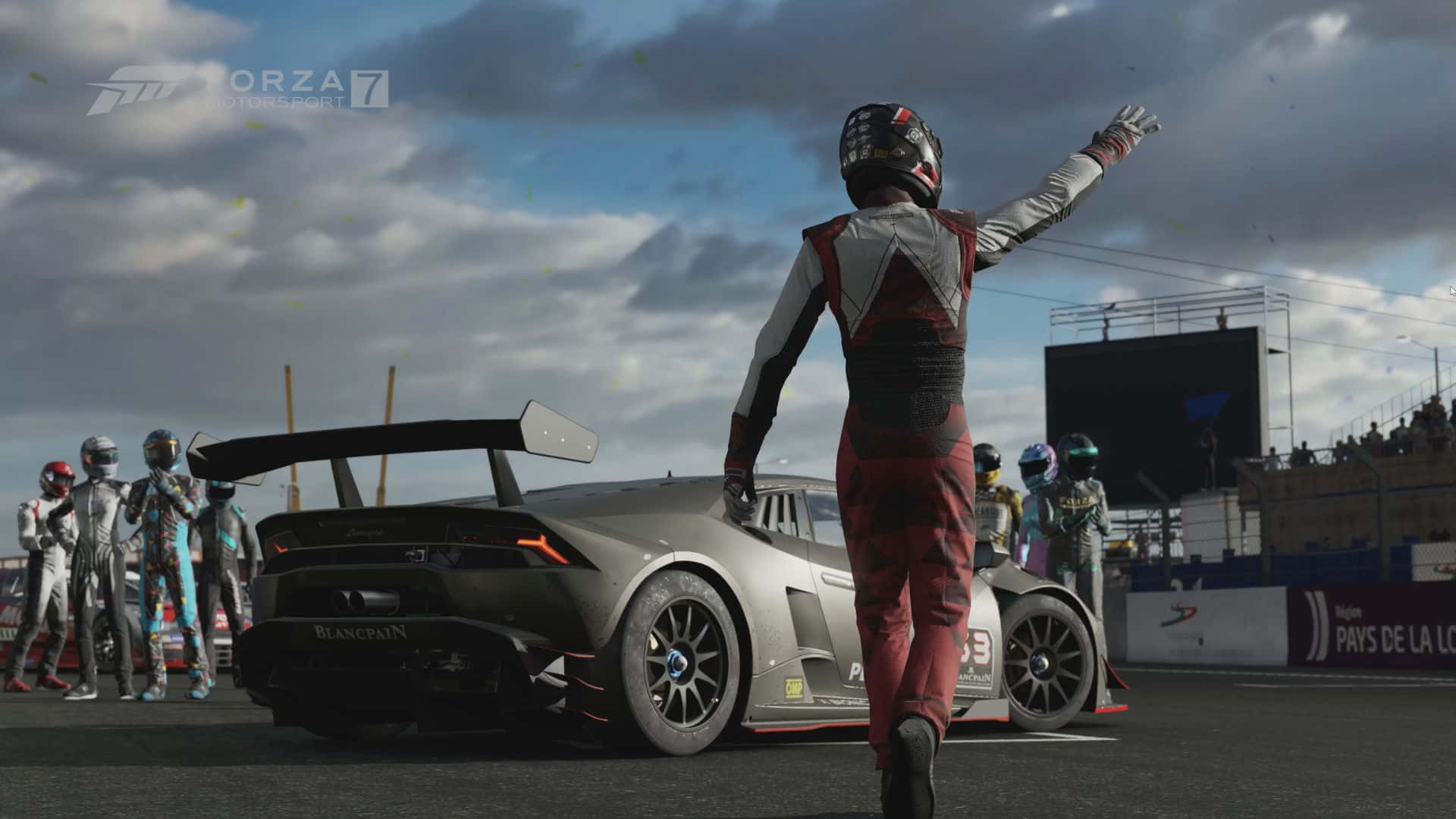Mandhari ya HD Forza Motorsport 7 na Mwanariadha Anayepunga Mkono Picha ya Ukuta