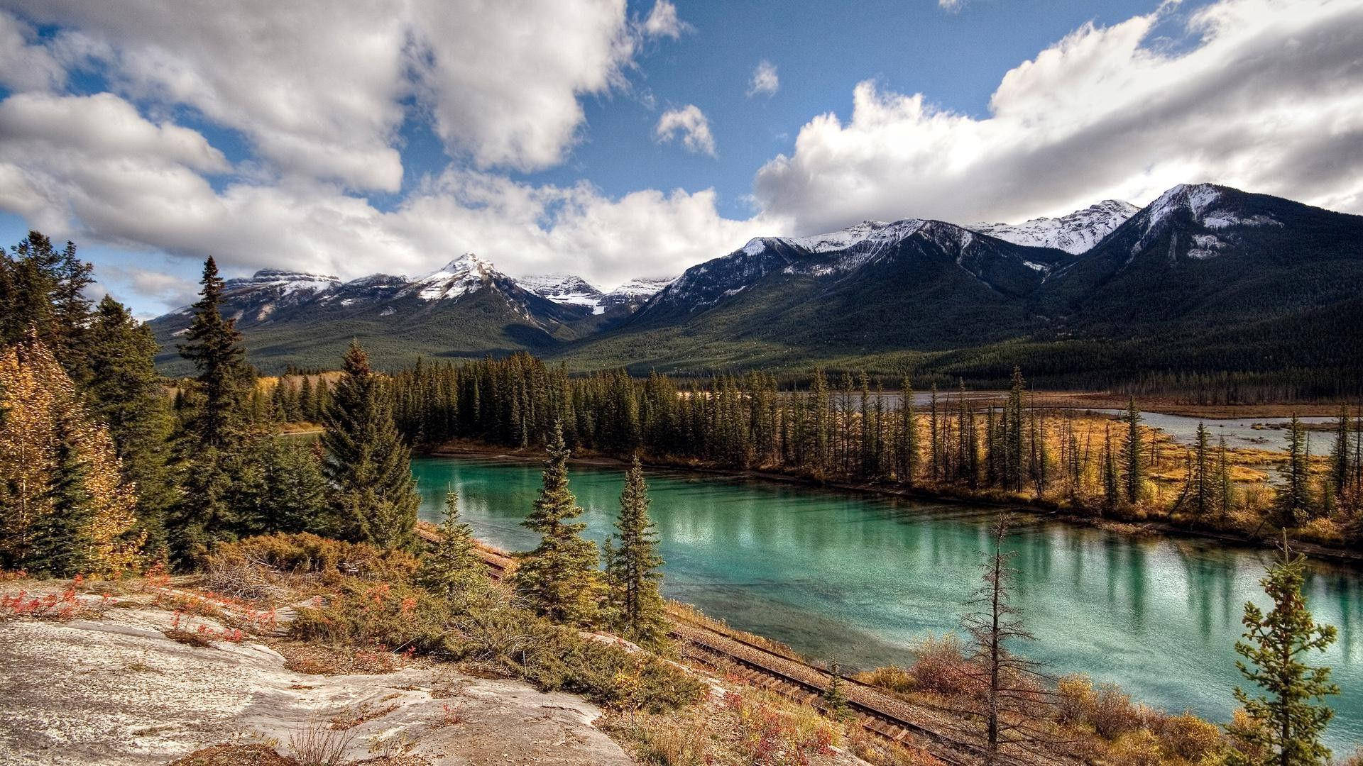 Mandhari ya Kupendeza ya Hifadhi ya Taifa ya Banff Picha ya Ukuta