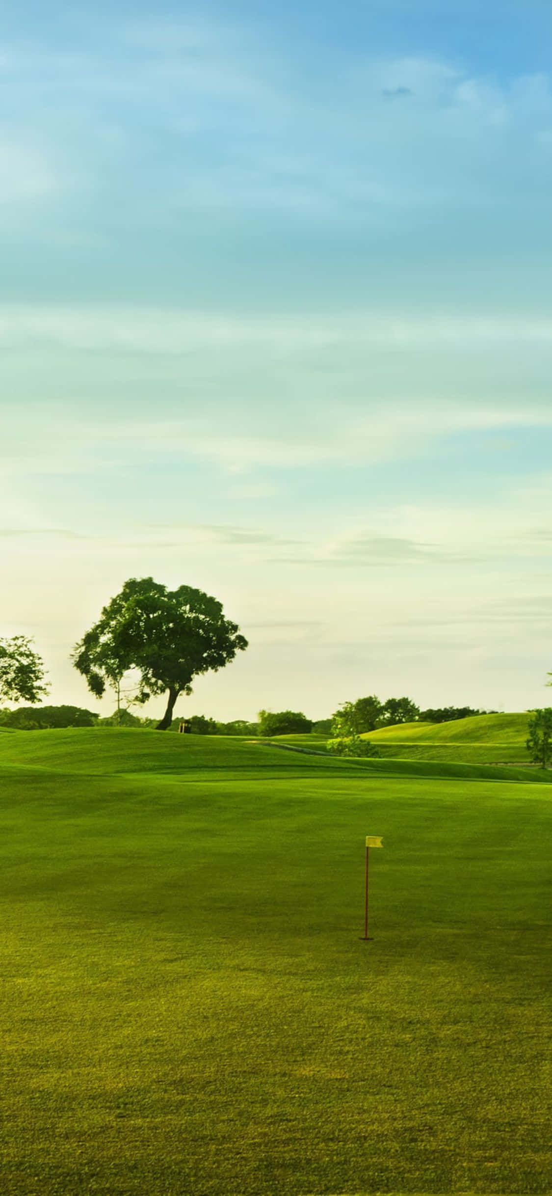 Mandhari ya Kupendeza ya Uwanja wa Golf na iPhone X Picha ya Ukuta