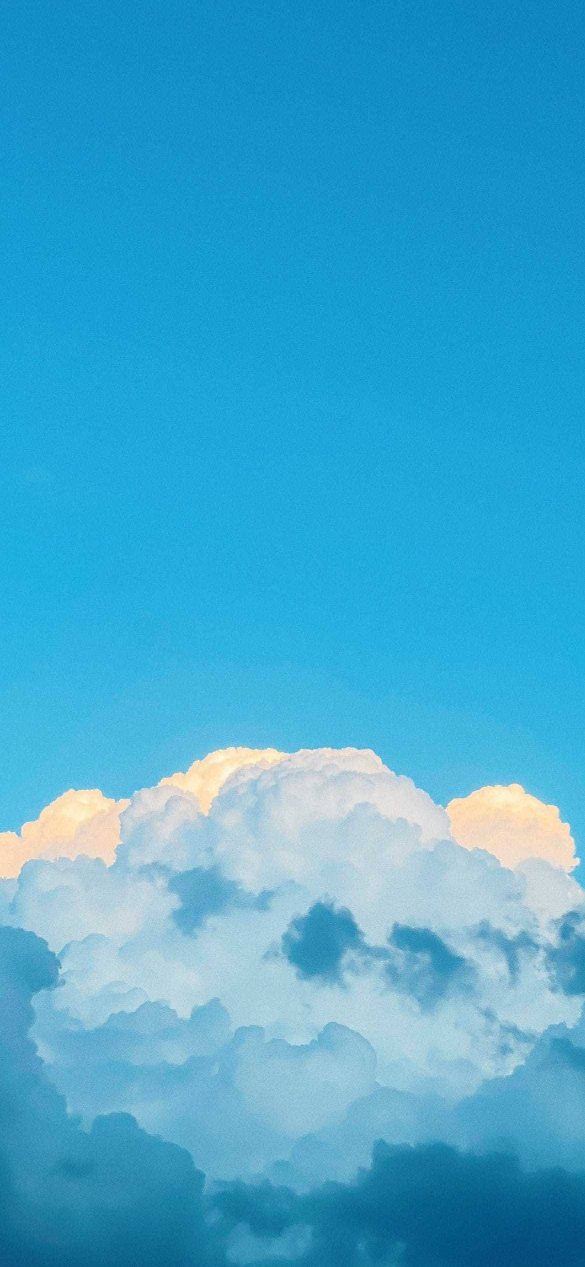 Mandhari ya Kuvutia ya Rangi ya Samawati ya Pastel kwa iPhone Picha ya Ukuta
