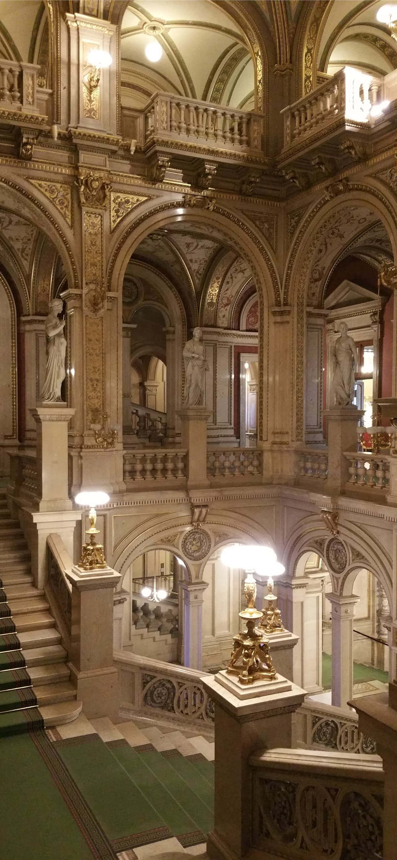 Mandhari ya Kuvutia ya Kanisa Kuu la Vienna wakati wa Magharibi Picha ya Ukuta