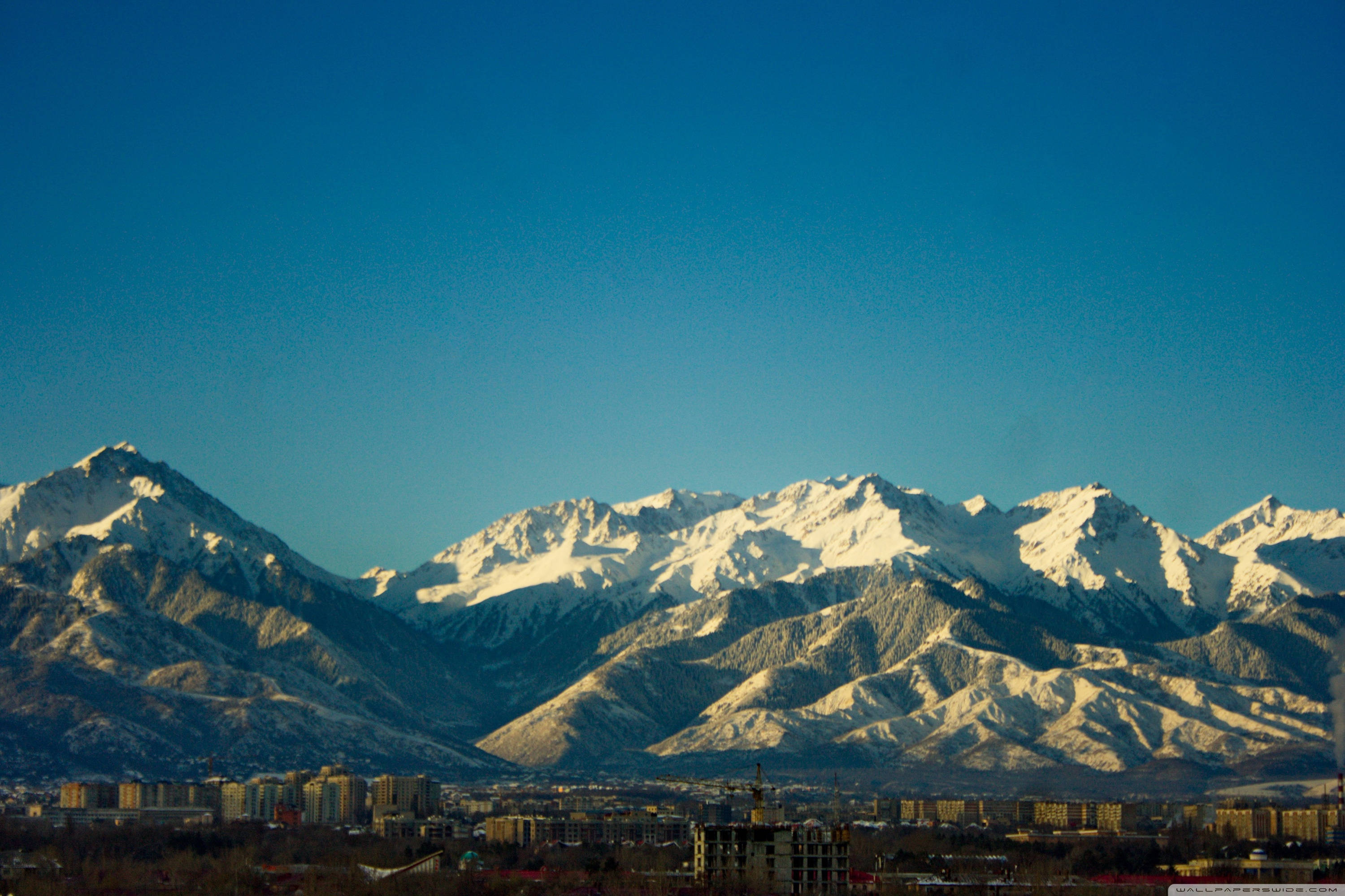 Mandhari ya Mlima Almaty Kazakhstan Picha ya Ukuta