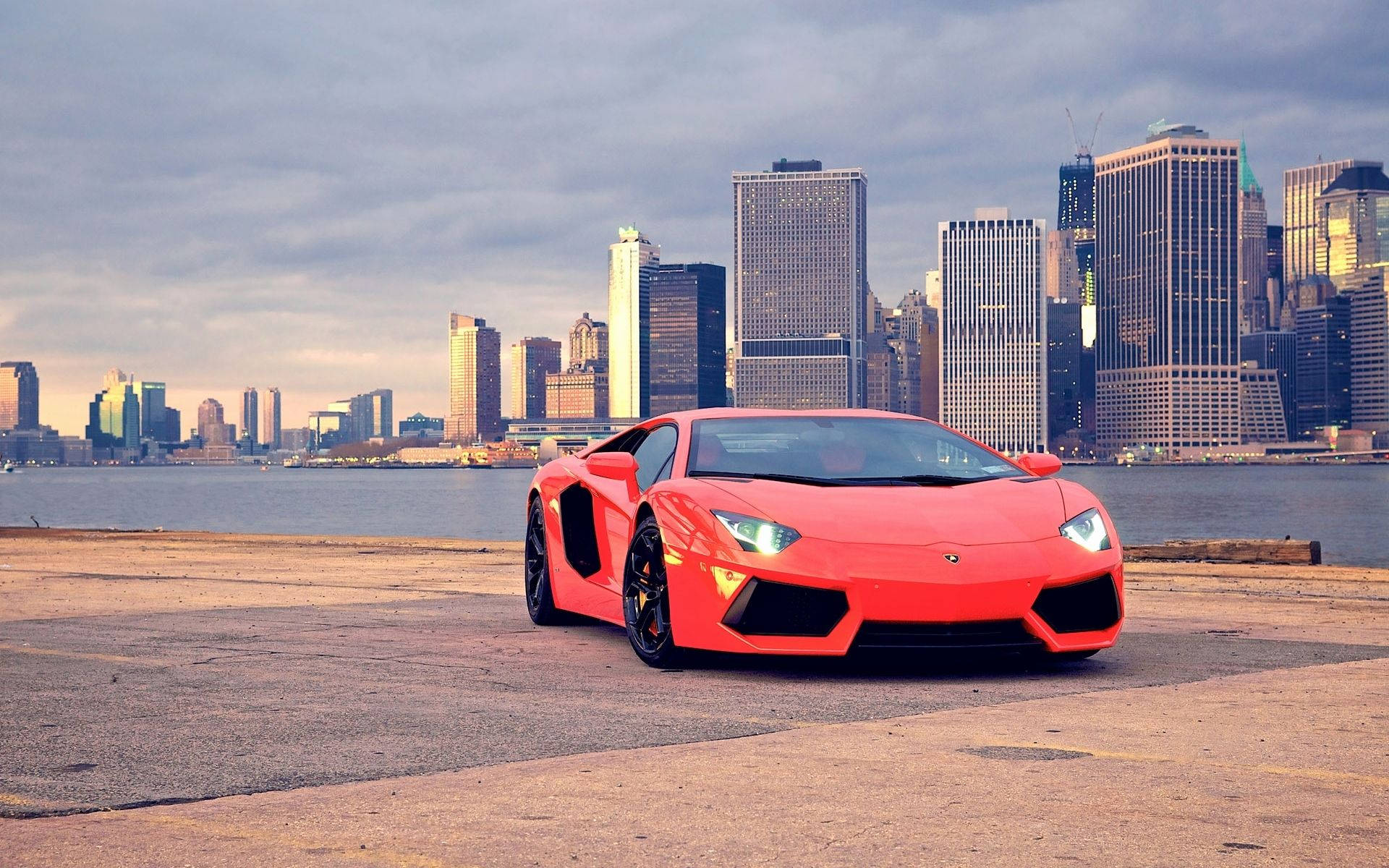 Maonyesho ya Gari la Lamborghini katika Hifadhi ya Brooklyn Bridge Picha ya Ukuta