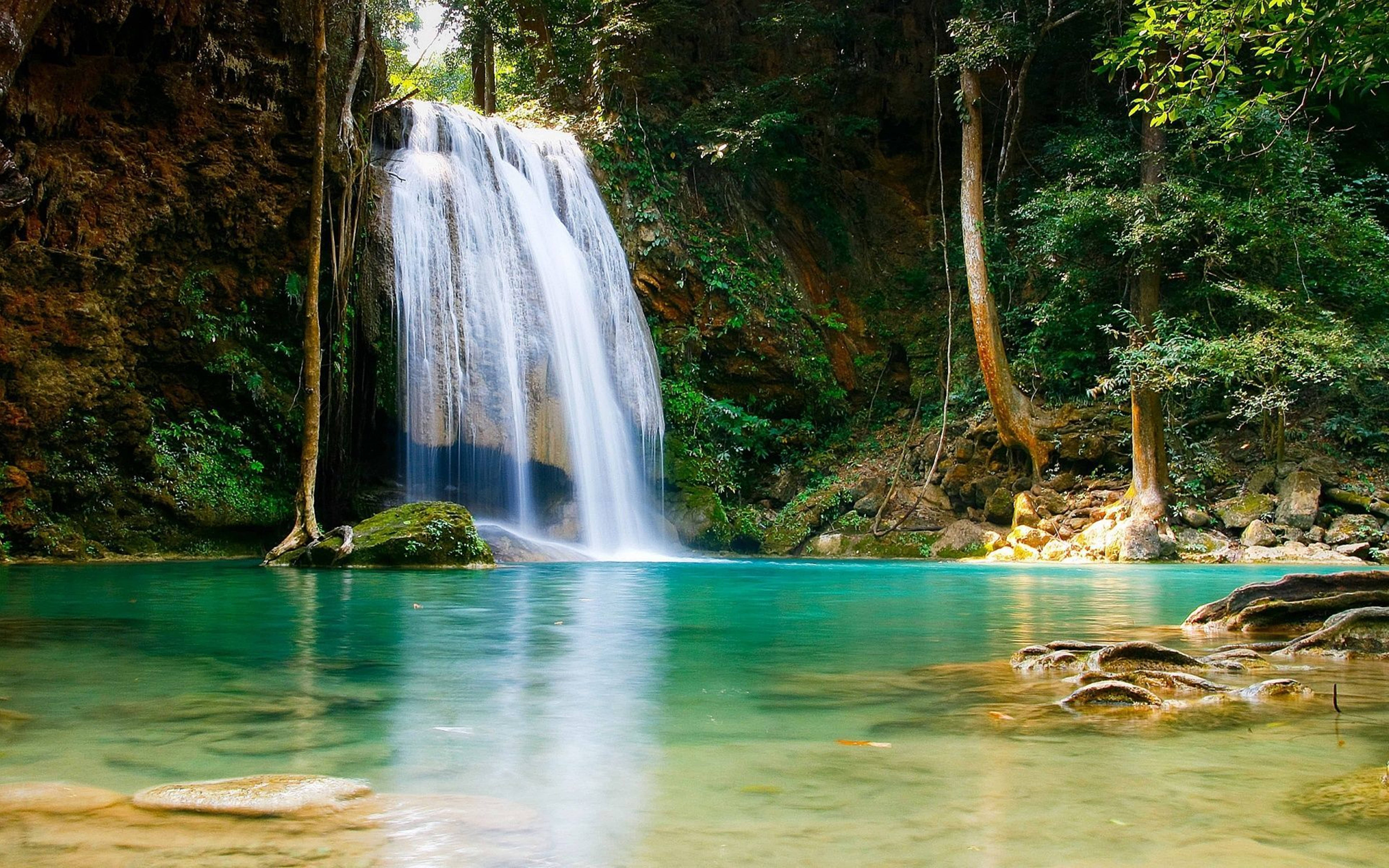 Maporomoko ya Erawan Picha ya Mto yenye Kuvutia ya HD Picha ya Ukuta