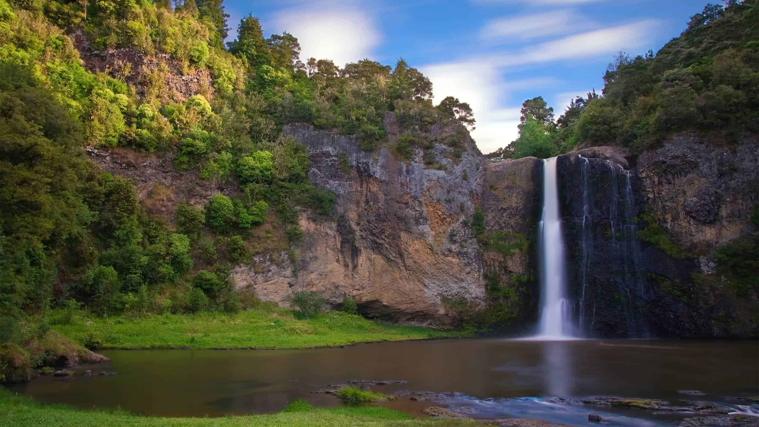 Maporomoko ya Hunua huko Auckland Picha ya Ukuta