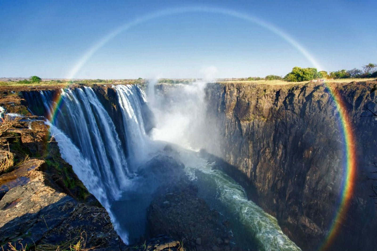 Maporomoko ya Victoria yenye Upinde wa Mvua wa Mviringo Picha ya Ukuta