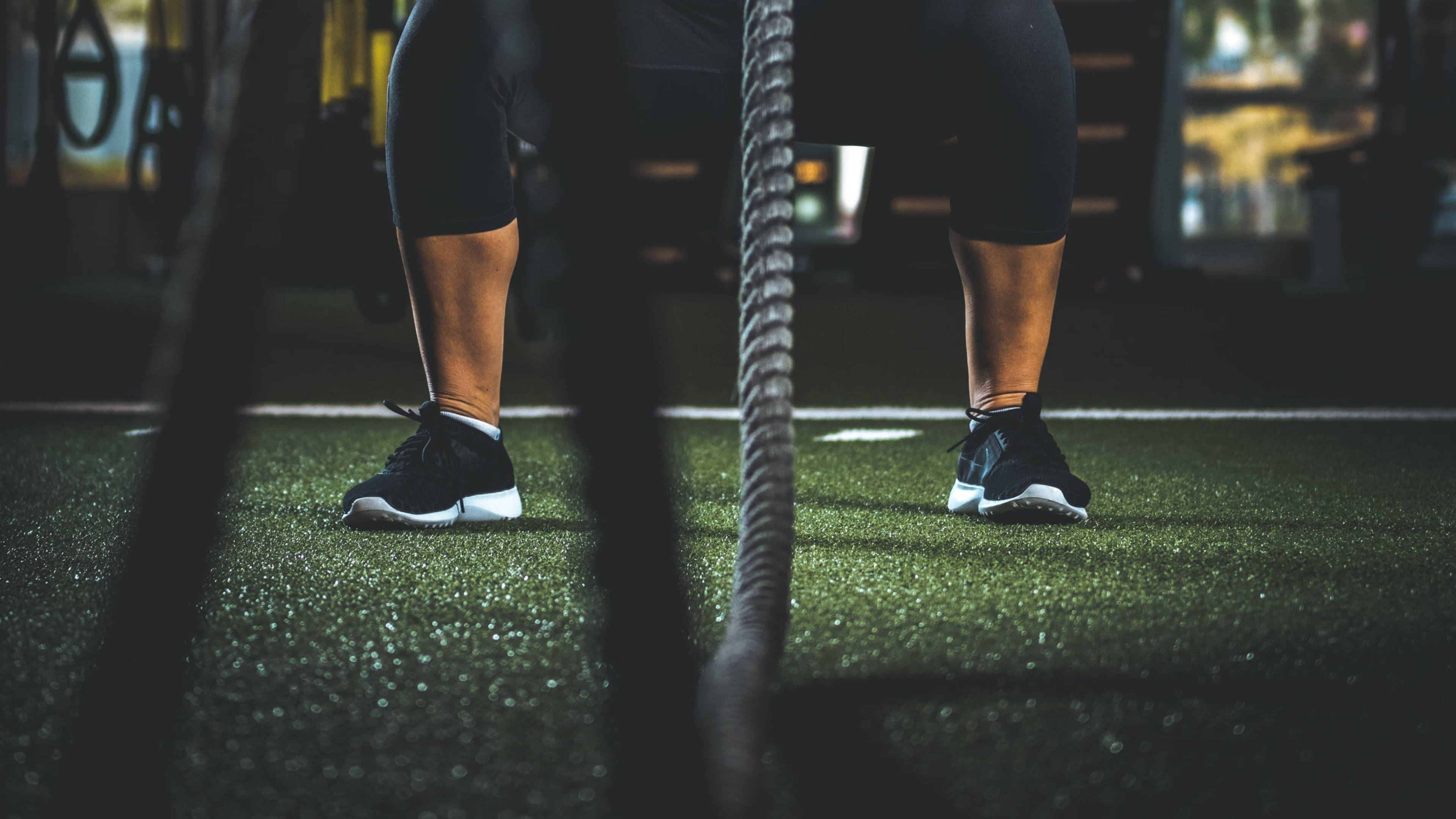 Mashaka ya Kamba ya Kuvuta kwenye GYM Picha ya Ukuta