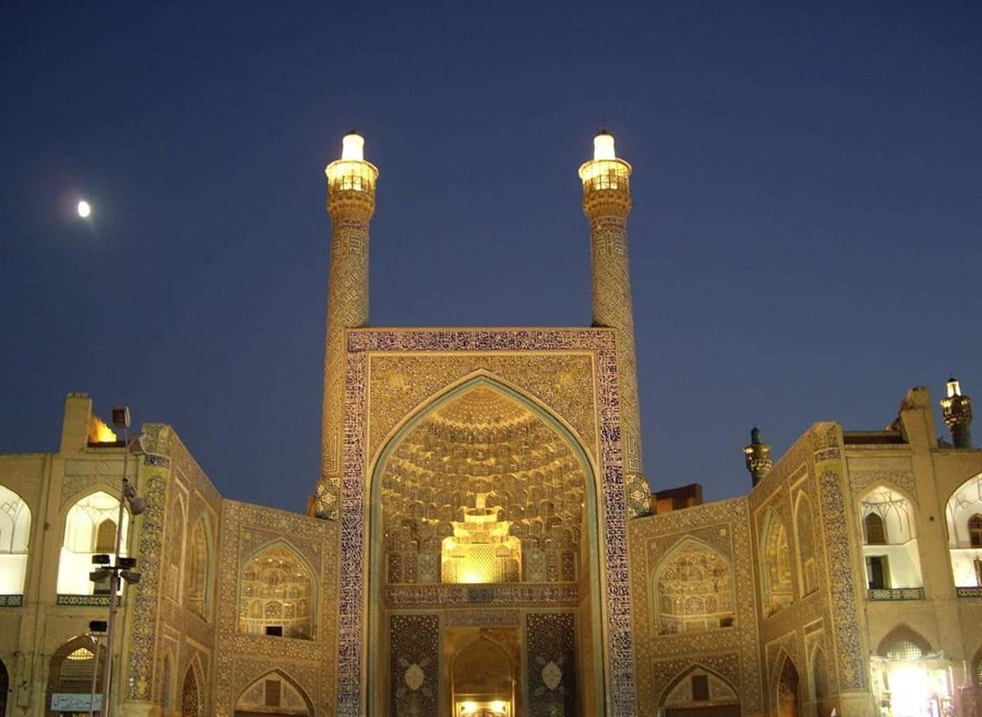 Masjidi Kubwa ya Abbasi Isfahan Wakati wa Usiku Picha ya Ukuta