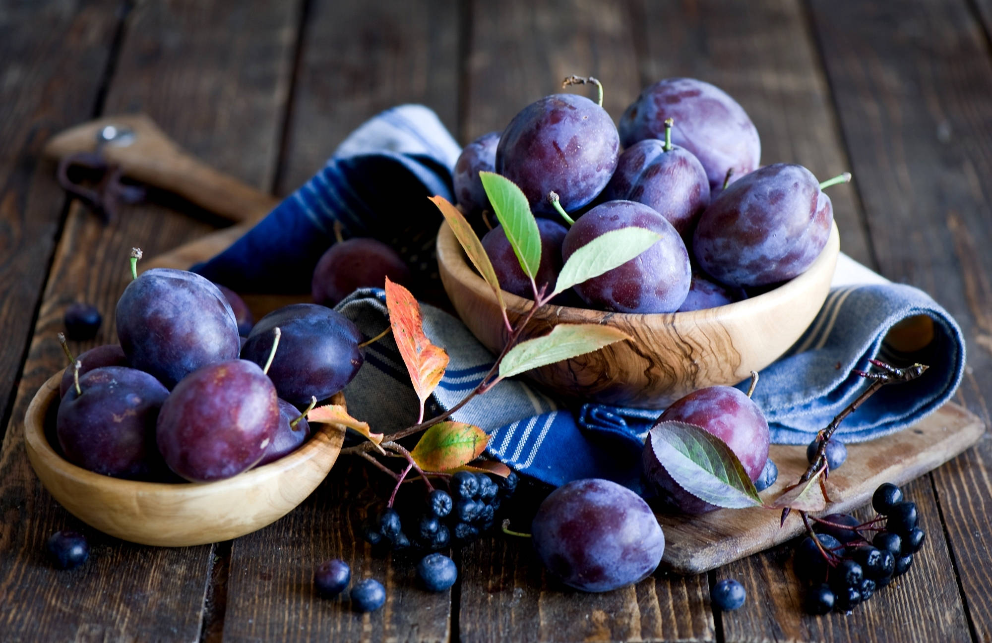 Matunda ya Plum na Blackberry Picha ya Ukuta