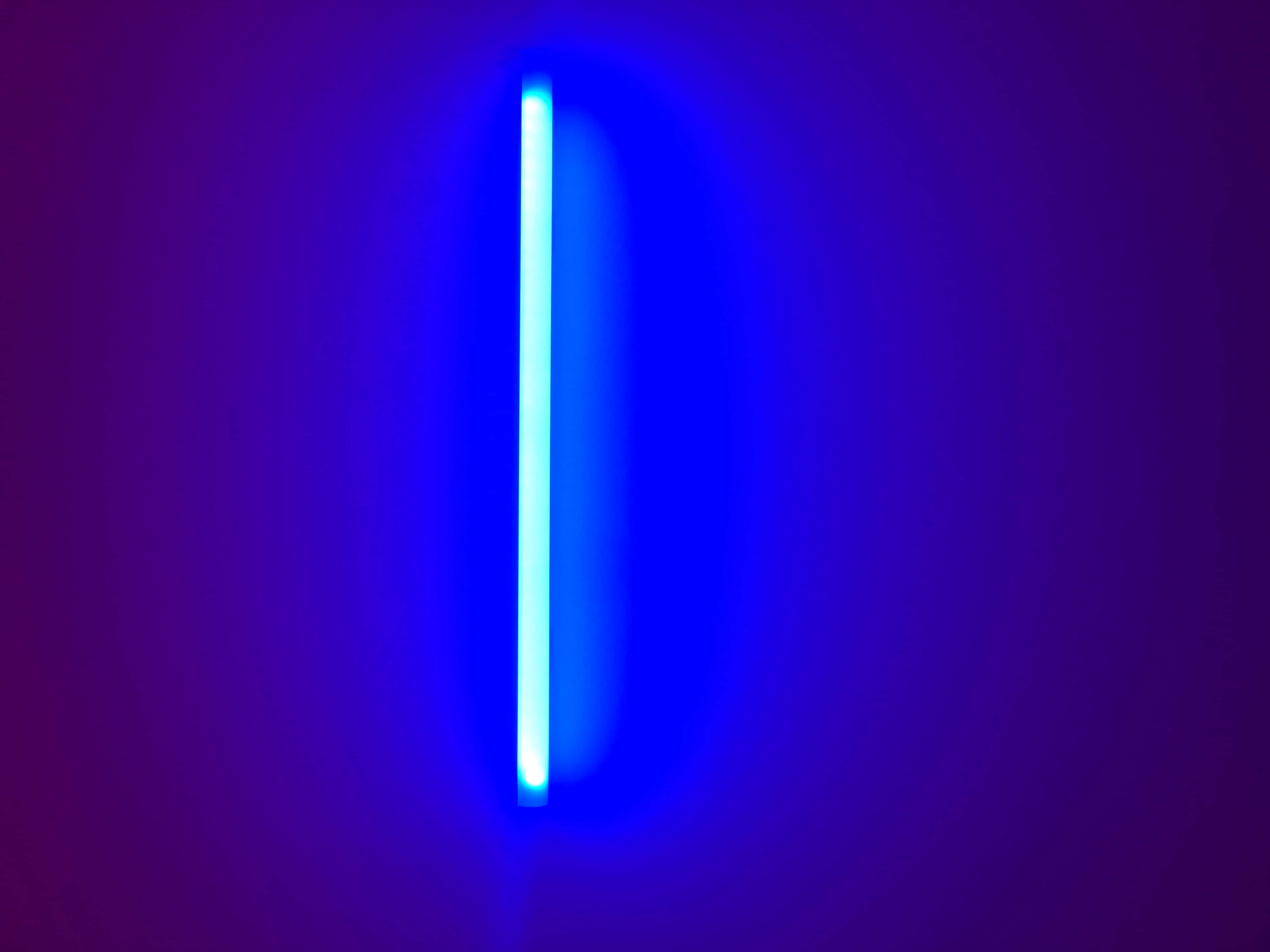 Mawimbi ya mwanga wa neon ya bluu ya abstract Picha ya Ukuta