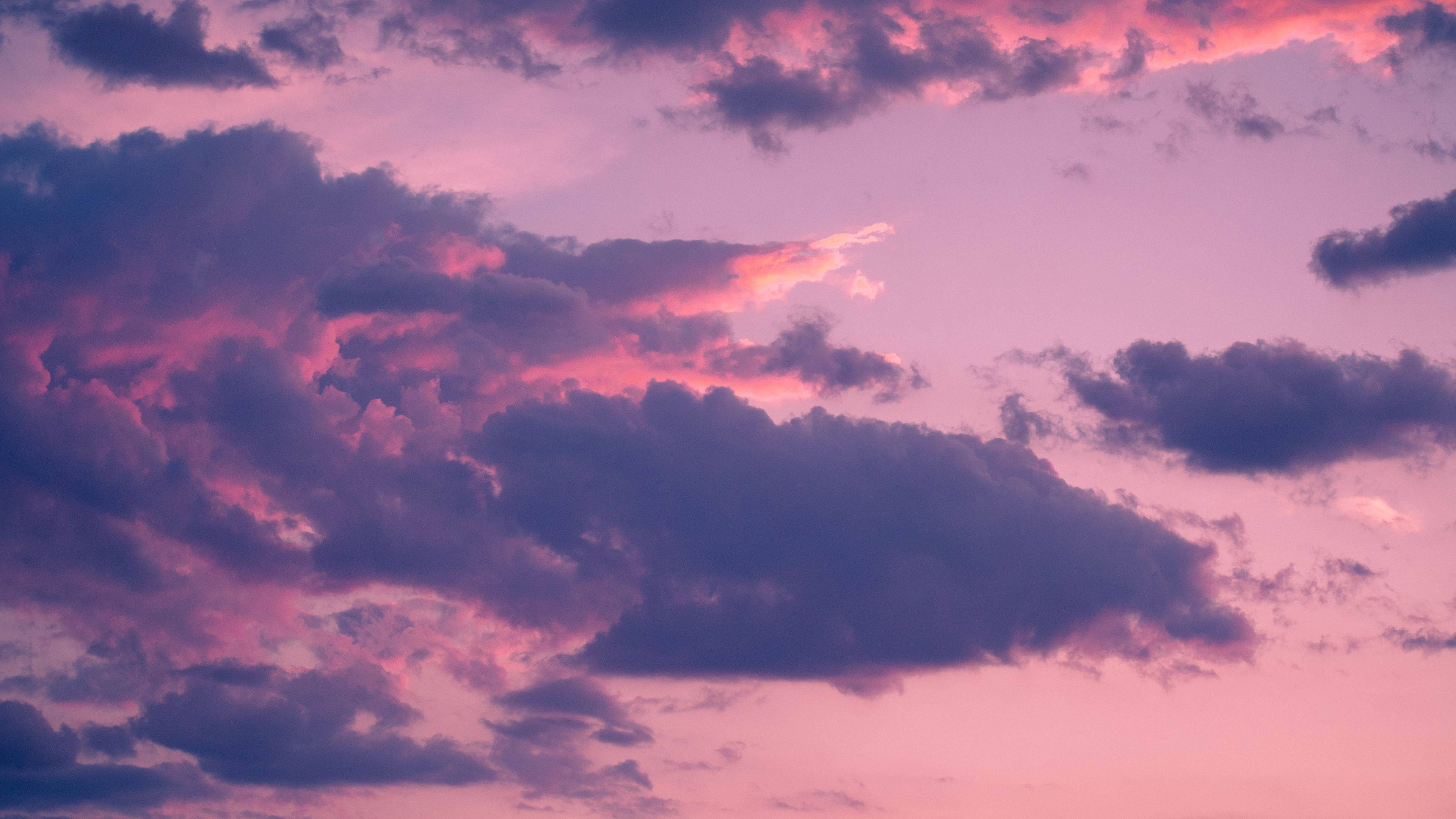 Mawingu Meusi na Anga la Pink Aesthetic Mac Picha ya Ukuta