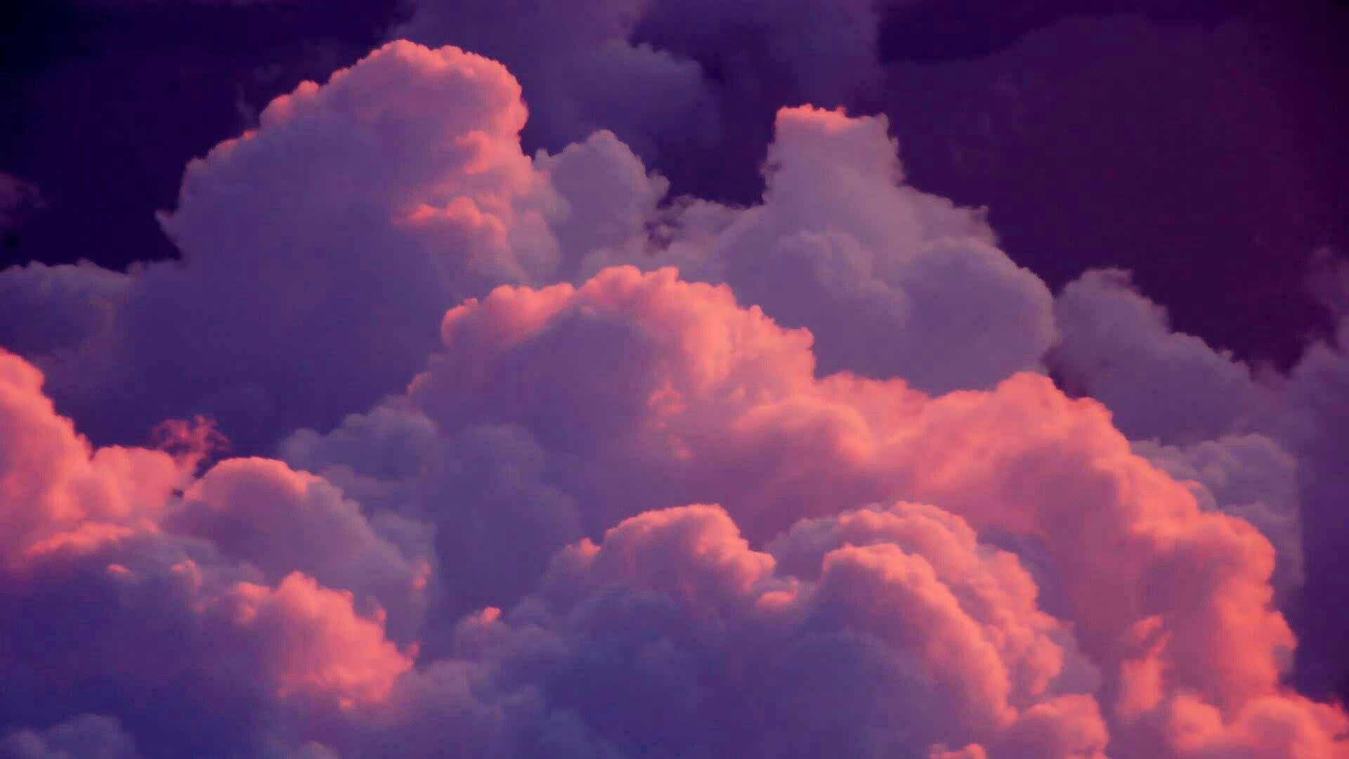 Mawingu Meusi Nyekundu ya Aesthetic Picha ya Ukuta