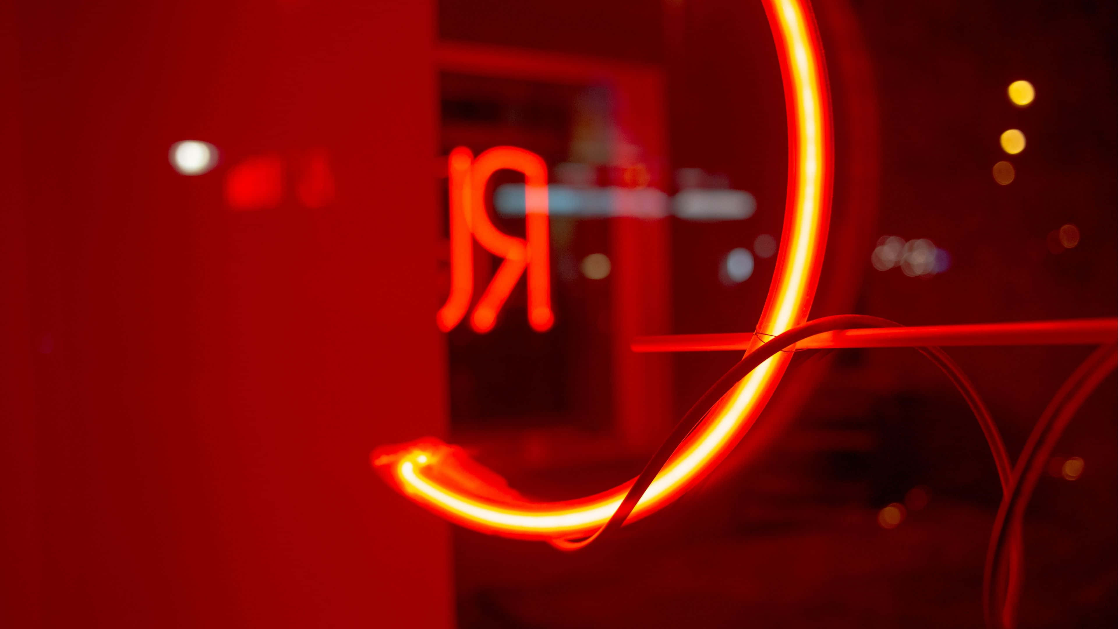 Mazingira Makali ya Neon Nyekundu Picha ya Ukuta