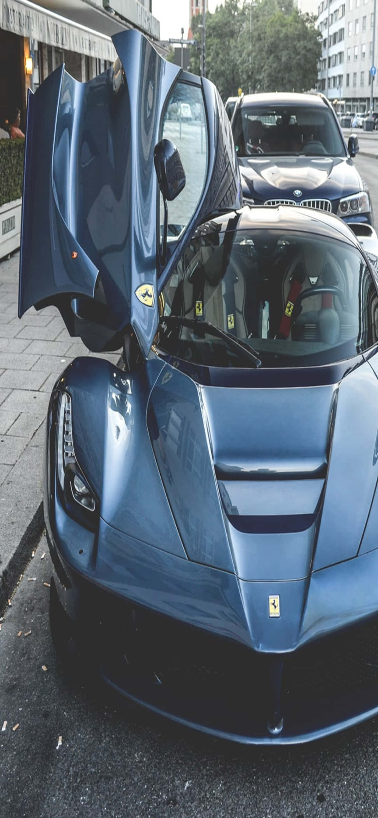 iPhone Xs Max Ferrari LaFerrari Bluu Iliyofunguliwa Picha ya Ukuta