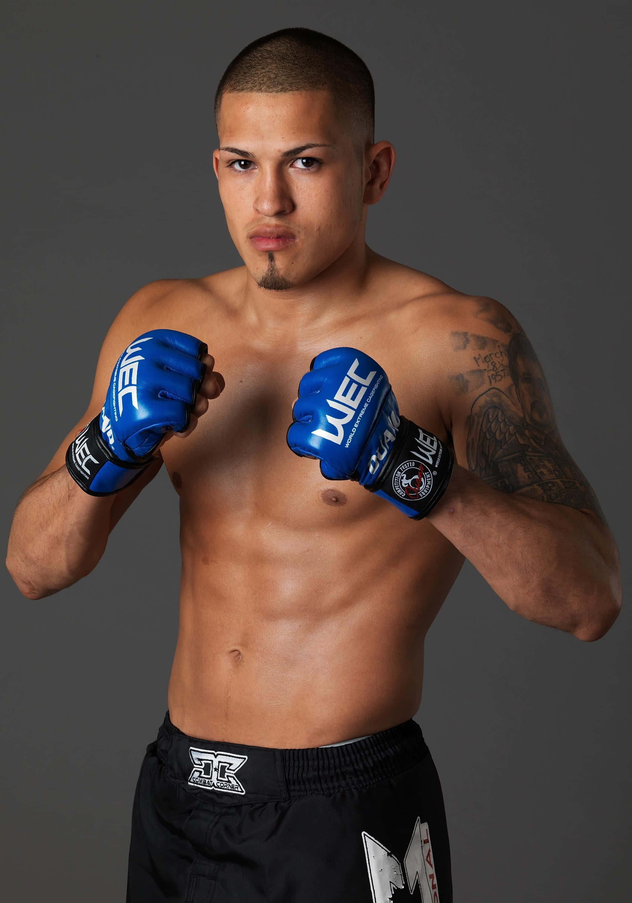 Mchezaji wa UFC wa Latino Mwenye Mwanga Anthony Pettis Picha ya Ukuta