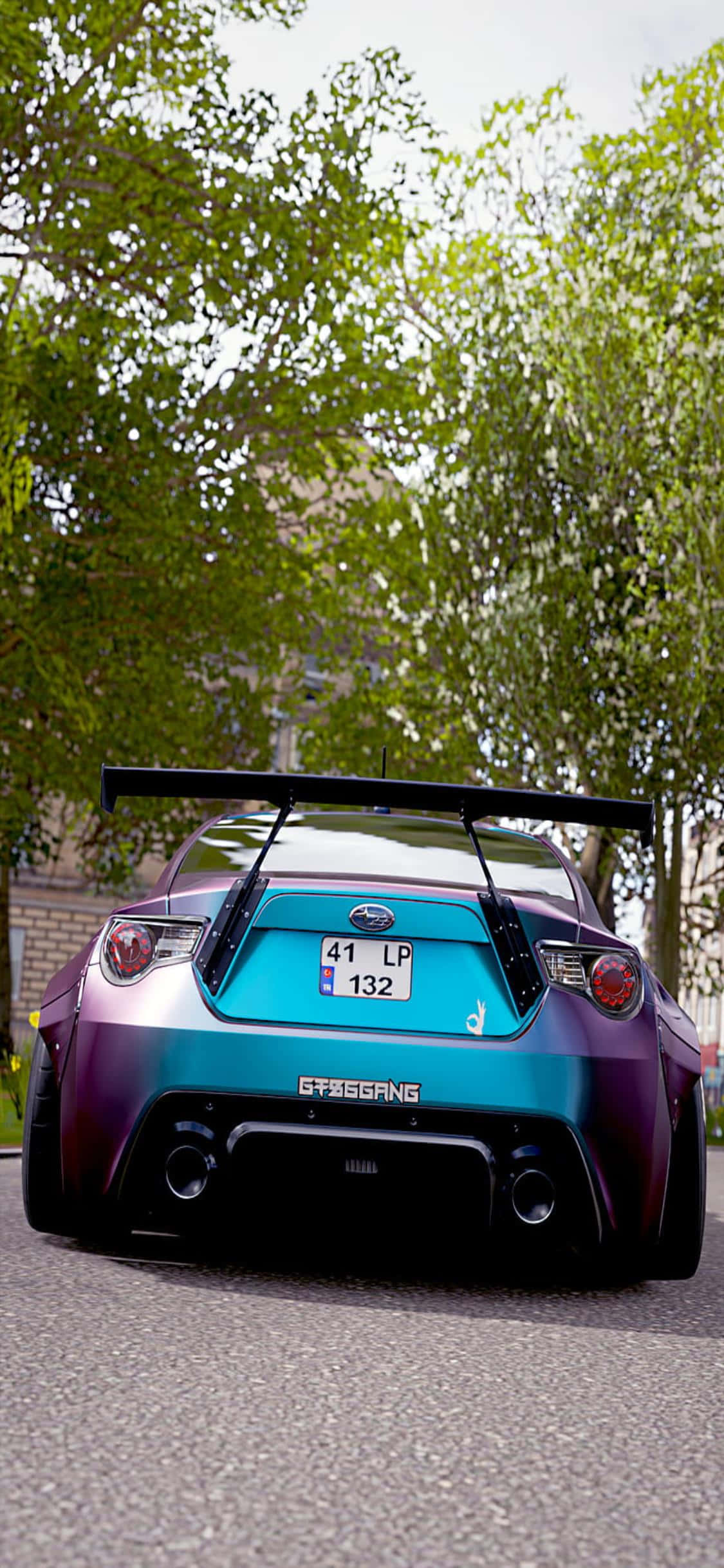Mchezo wa kasi unaotia na adrenalina unatungo kwenye skrini ya iPhone XS - Forza Horizon 4. Picha ya Ukuta