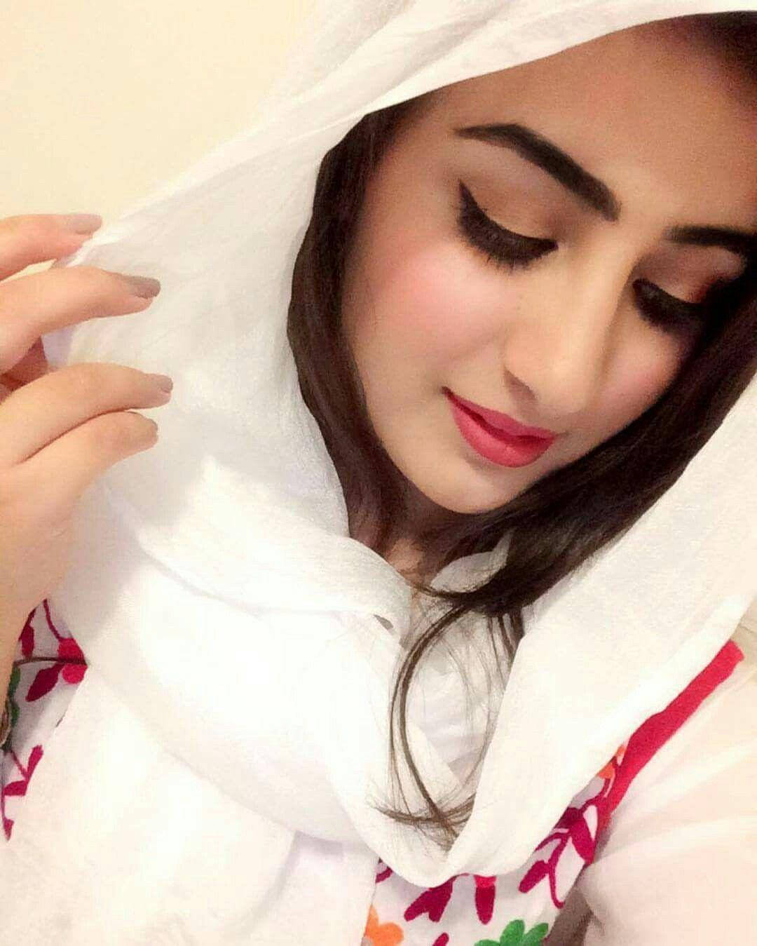 Mchongo wa Mwenye Hijab Mwenye Kikundi cha Selfie Picha ya Ukuta