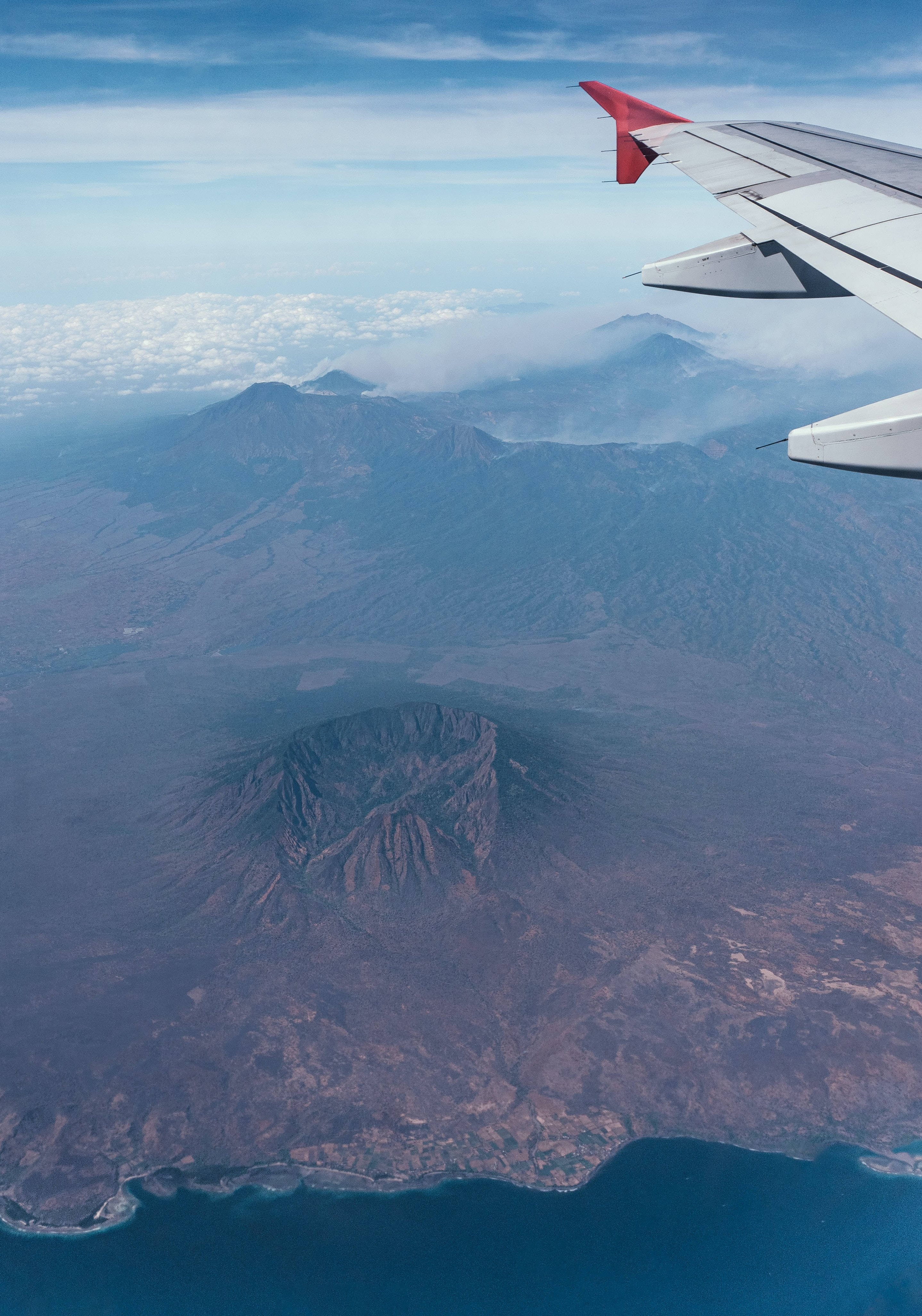 Amazing Aerial View of Airplane Wing Picha ya Ukuta