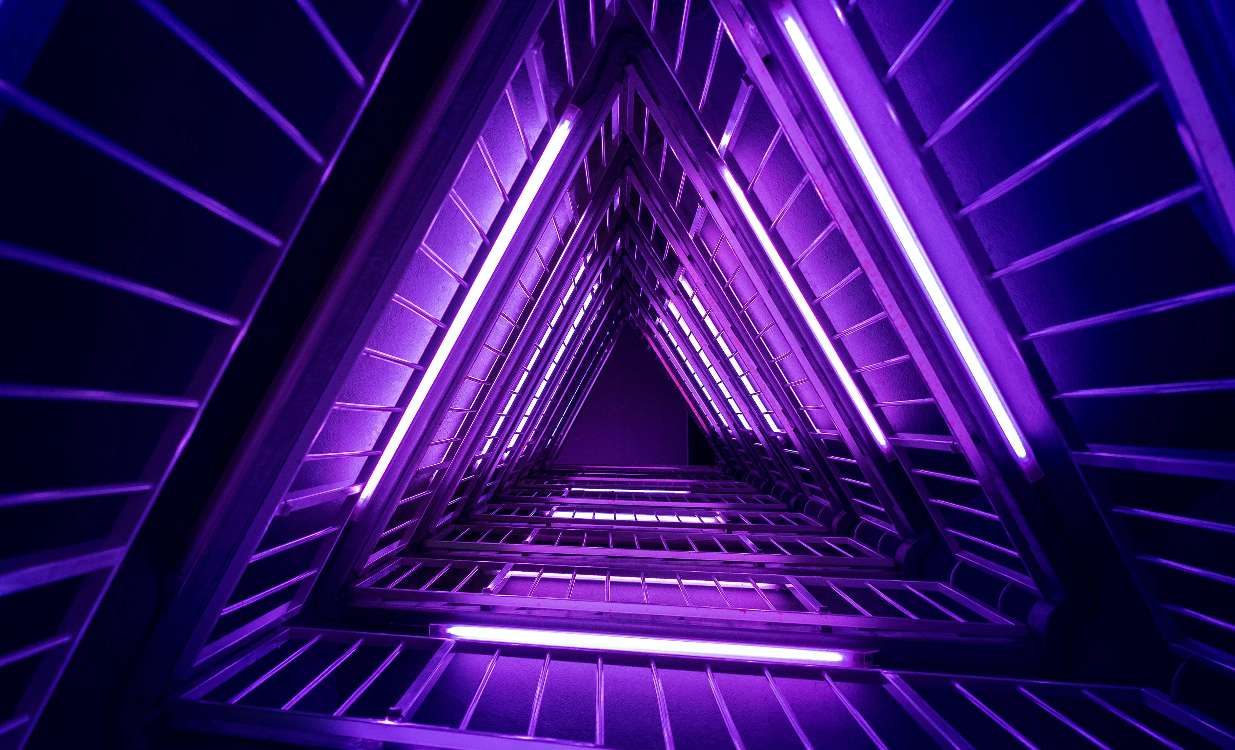 Mchoro wa Mwanga wa Zambarau wa Neon Picha ya Ukuta