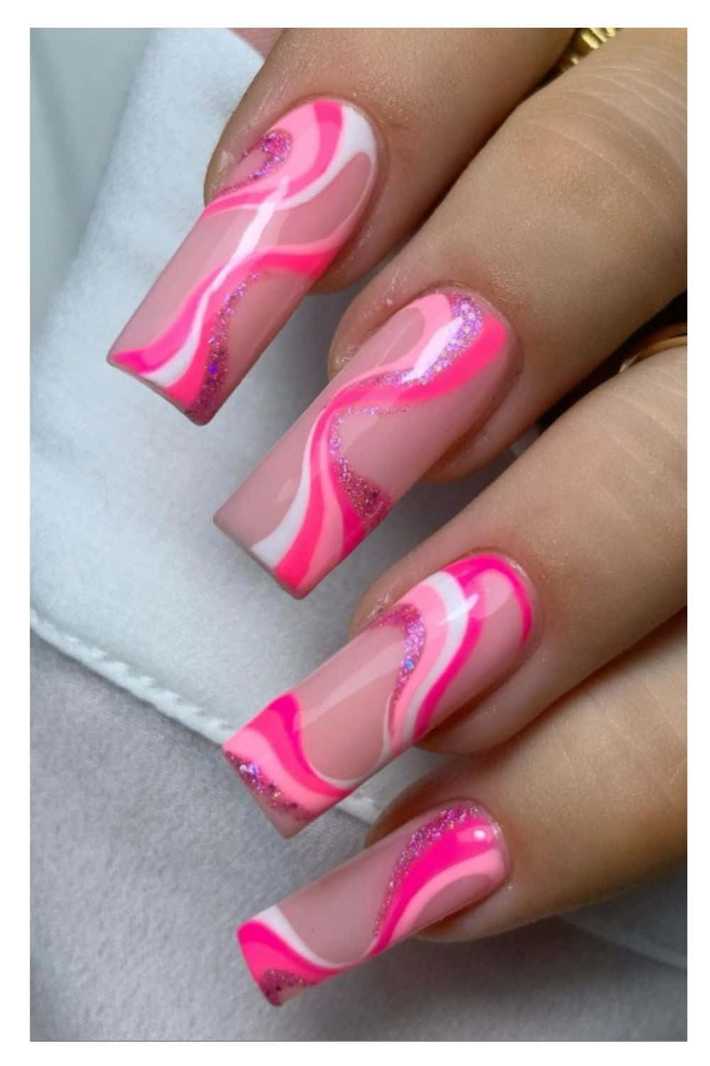Mchoro wa Nails za Bahari za Kuvutia Picha ya Ukuta