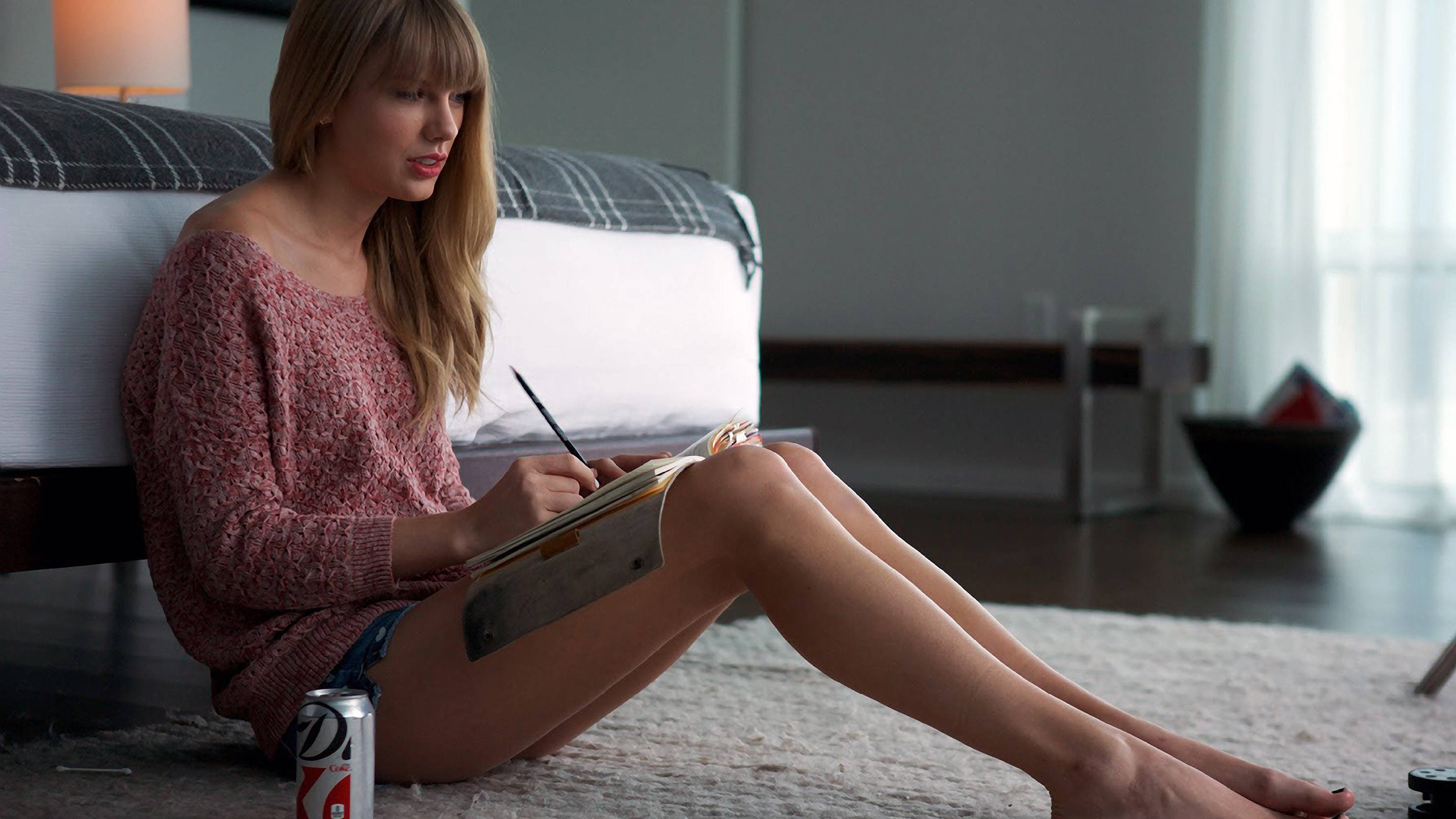 Miguu Mirefu na Maridadi ya Taylor Swift Picha ya Ukuta