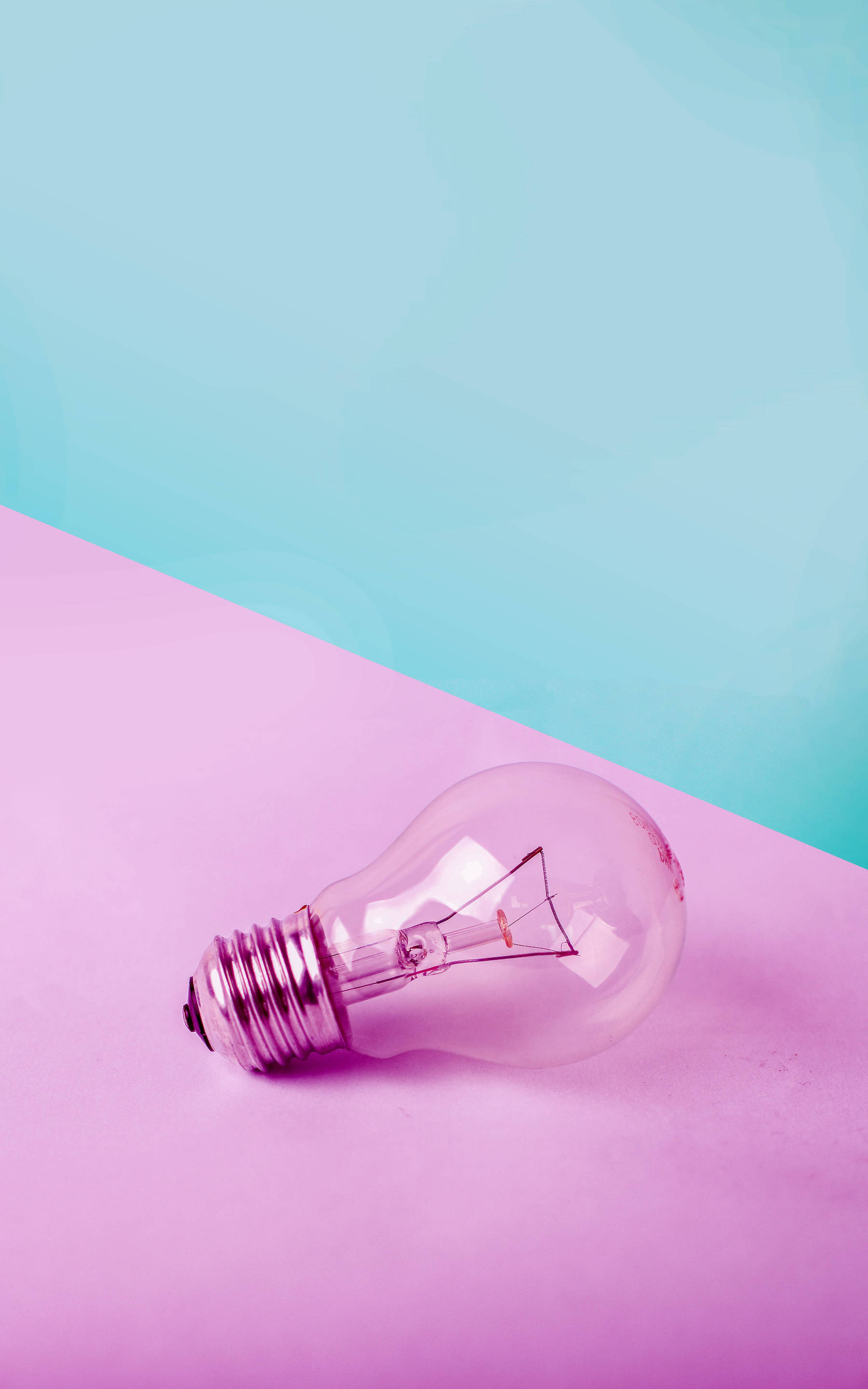 Minimalist Bulb In Pastel Blue And Violet Picha ya Ukuta