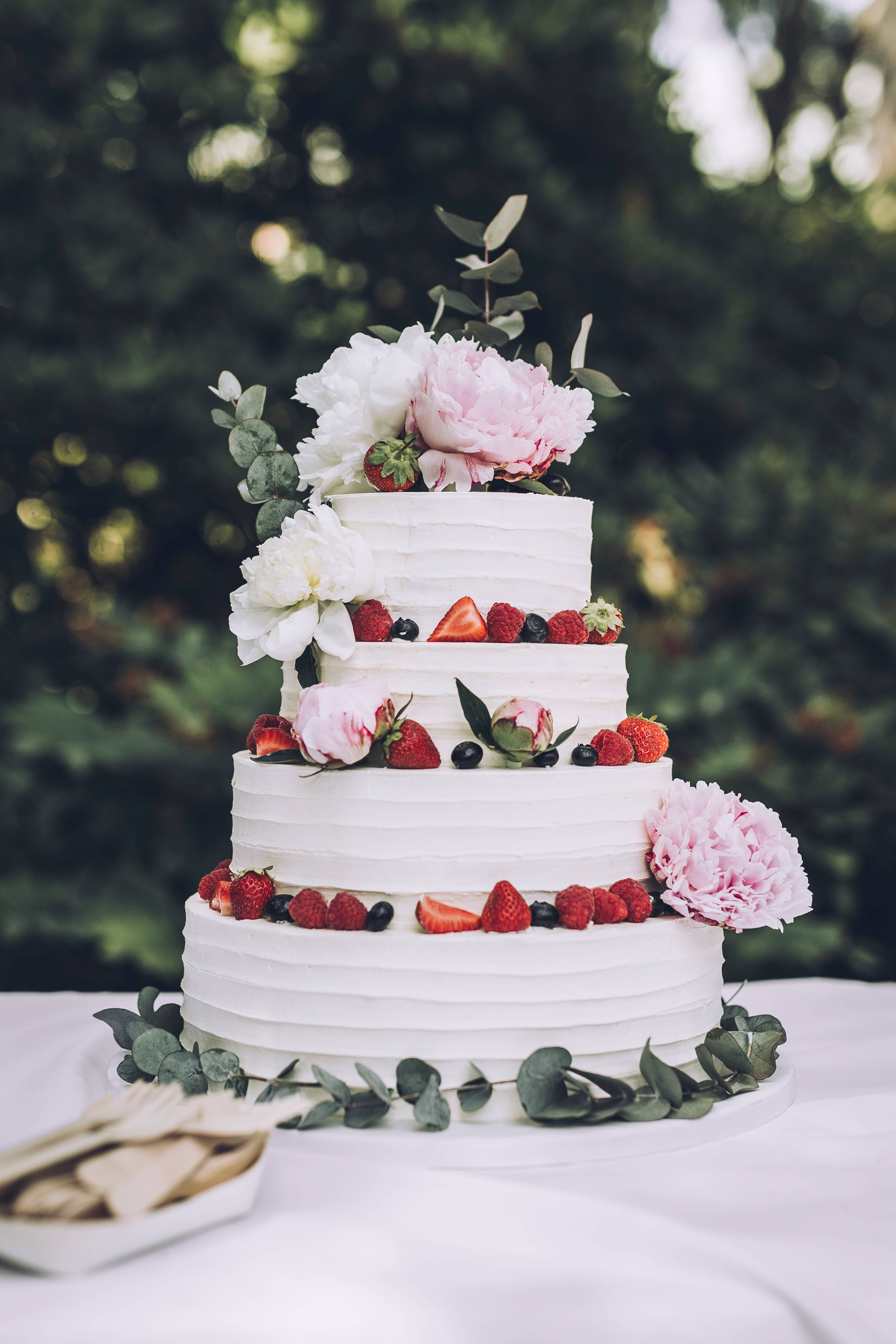 Mixed Berries Roses Wedding Cake Picha ya Ukuta