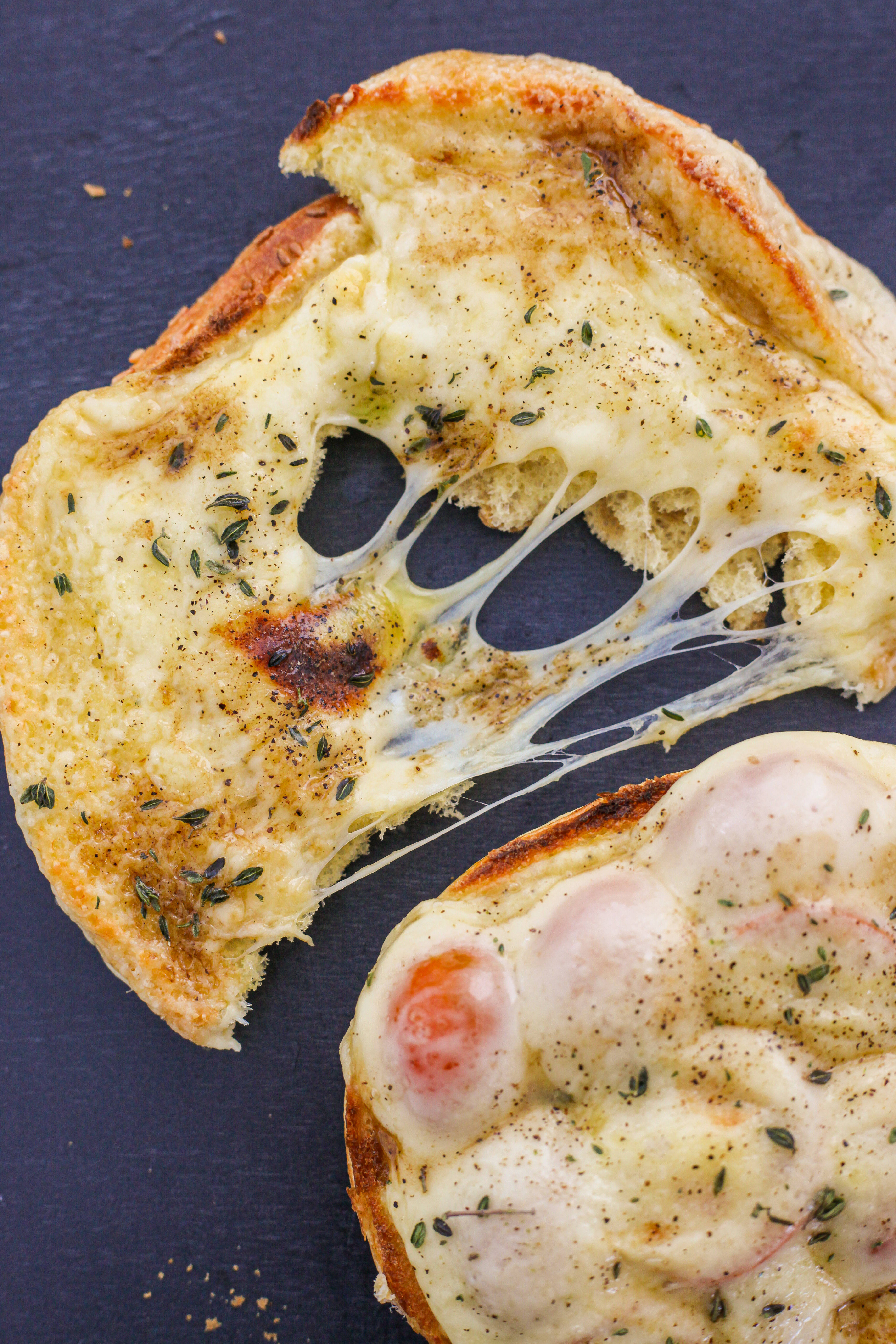 Mkate wa Cheese na Garlic Picha ya Ukuta