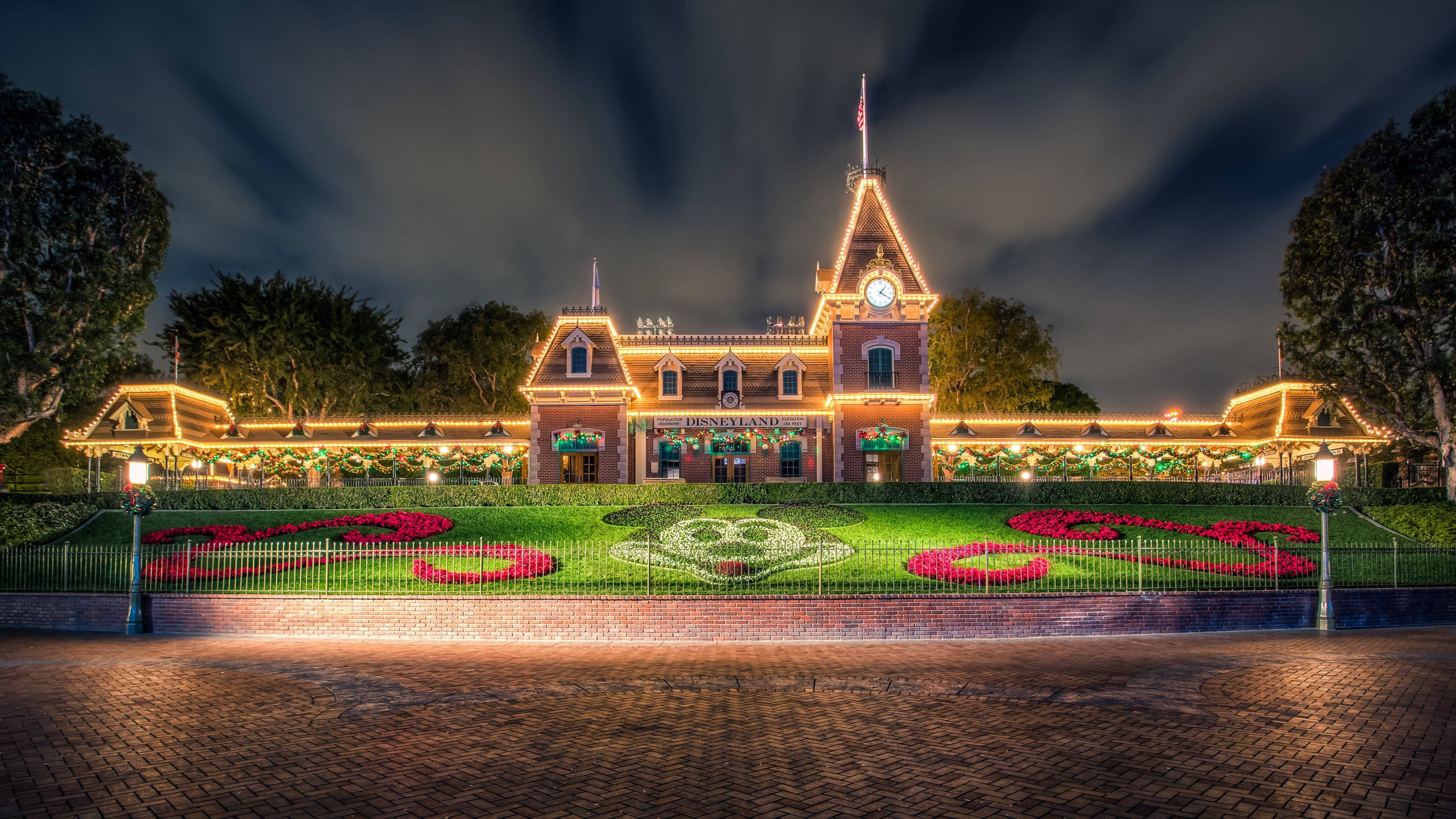 Mlango wa Usiku wa Disneyland Disney 4K Ultra Wide Picha ya Ukuta