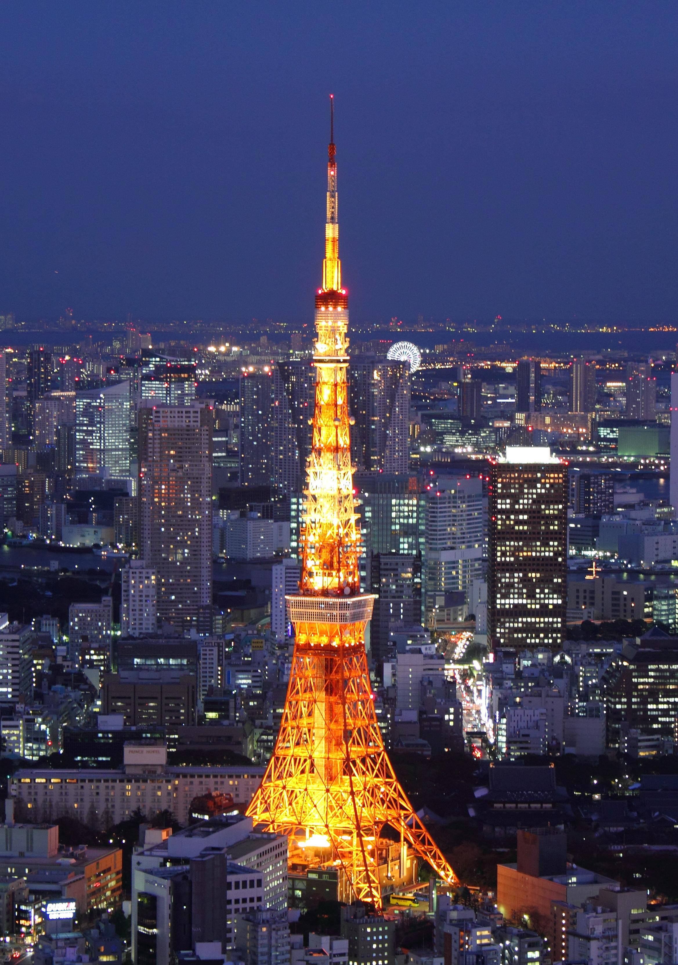 Mnara wa Tokyo Dhidi ya Jiji la Tokyo Picha ya Ukuta