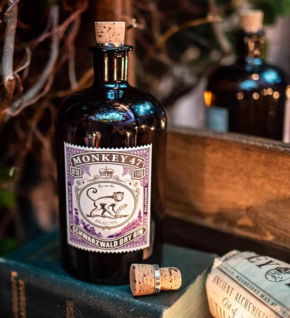 Monkey 47 Gin Schwarzwald Dry Kinywaji cha Kikwete cha Kikwete Picha ya Ukuta