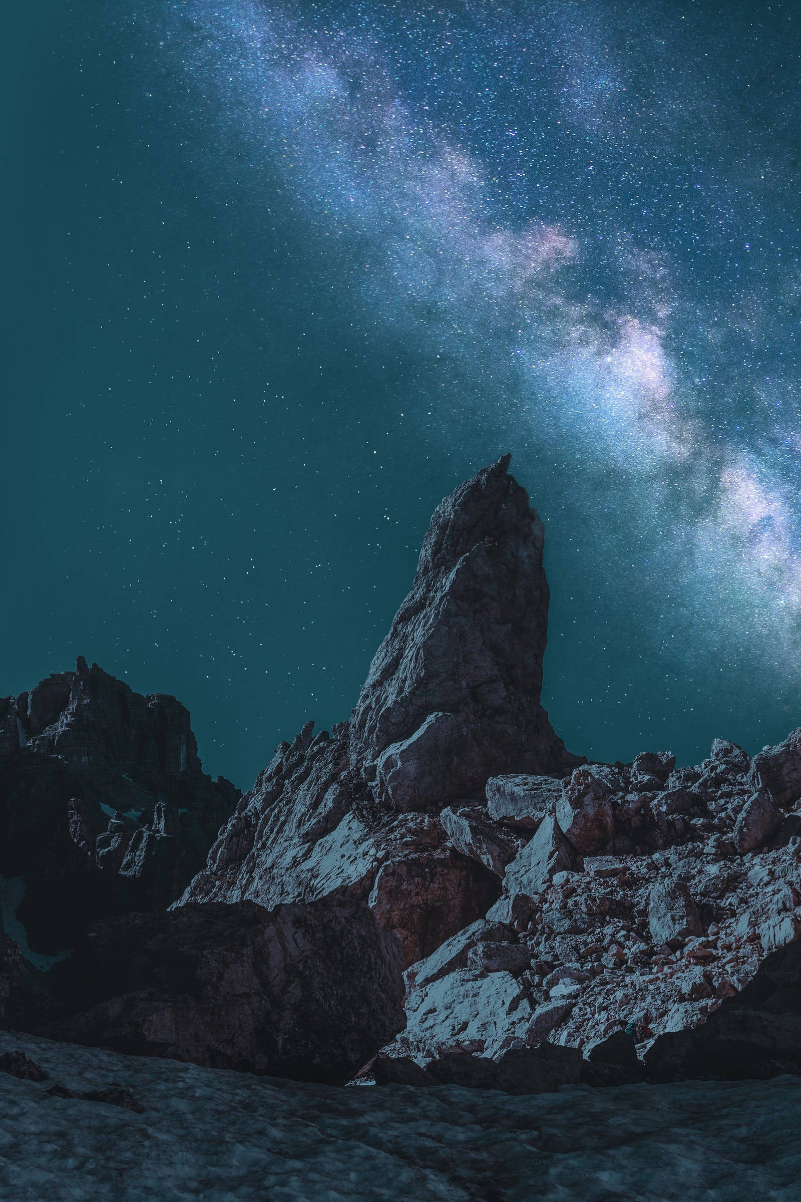 Monolith na Galaxy ya Milky Way Simu ya iPhone Picha ya Ukuta