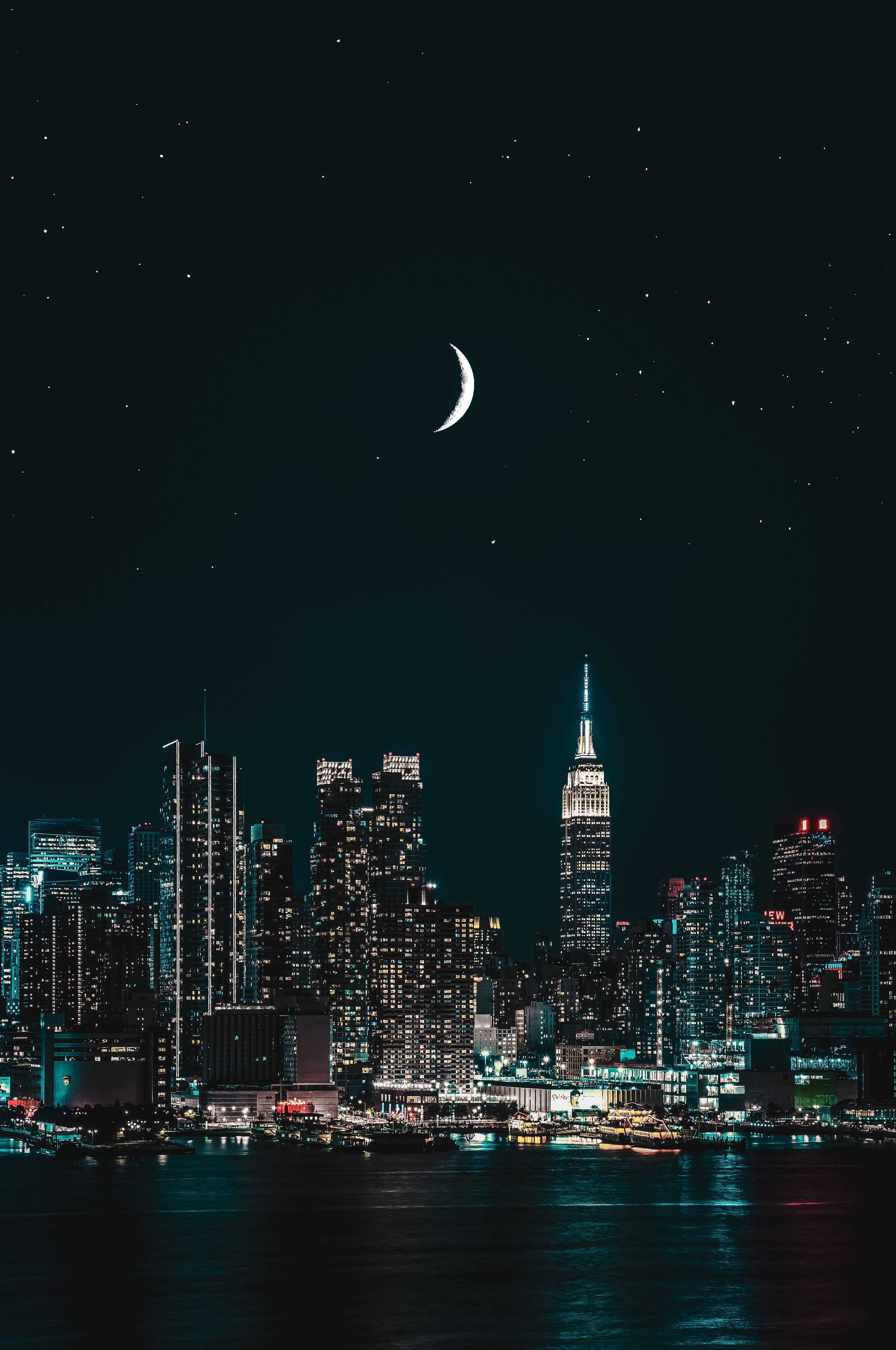 Moon And New York Night iPhone Picha ya Ukuta