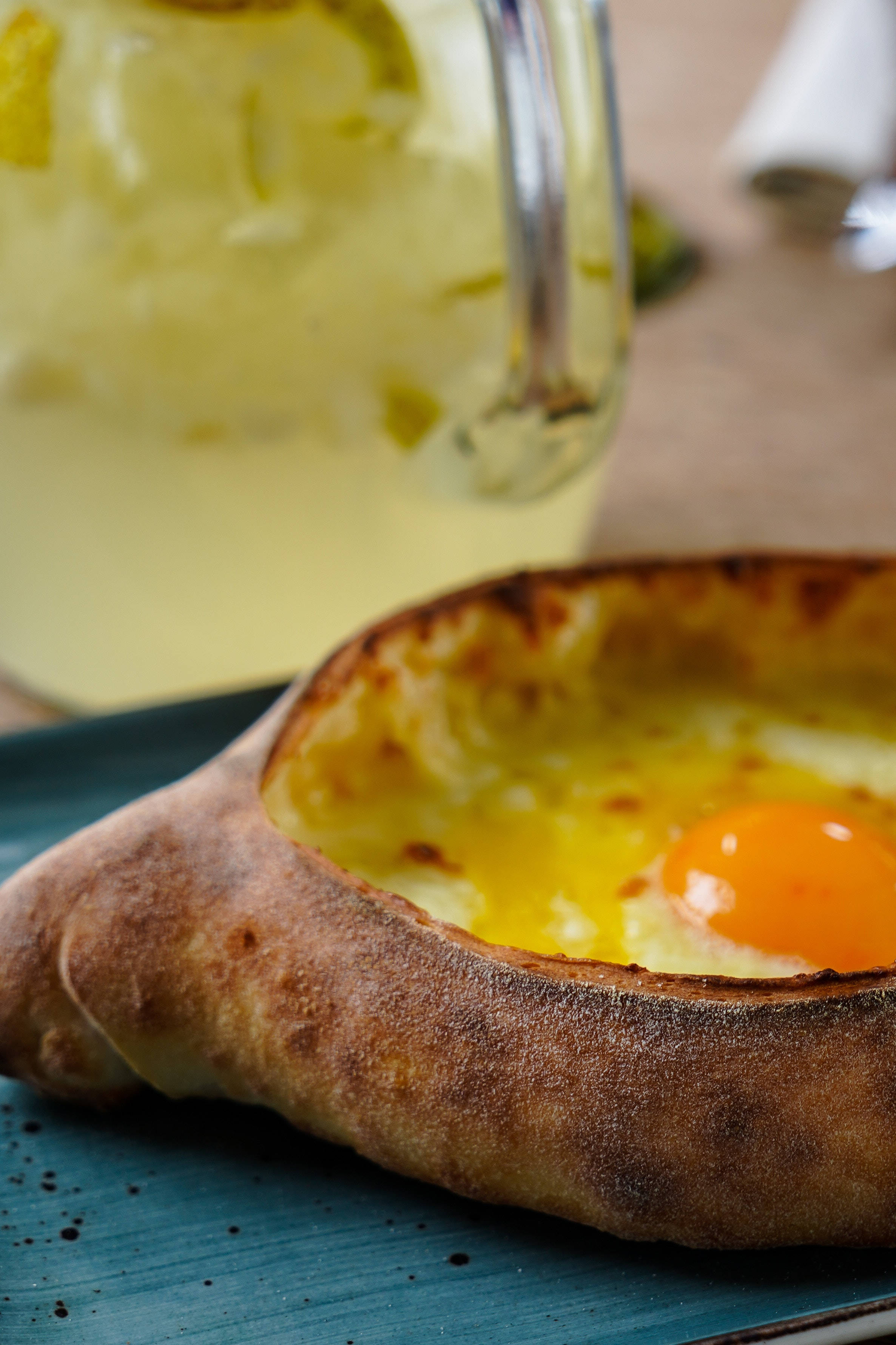 Mouth-watering Georgian Khachapuri Feast Picha ya Ukuta