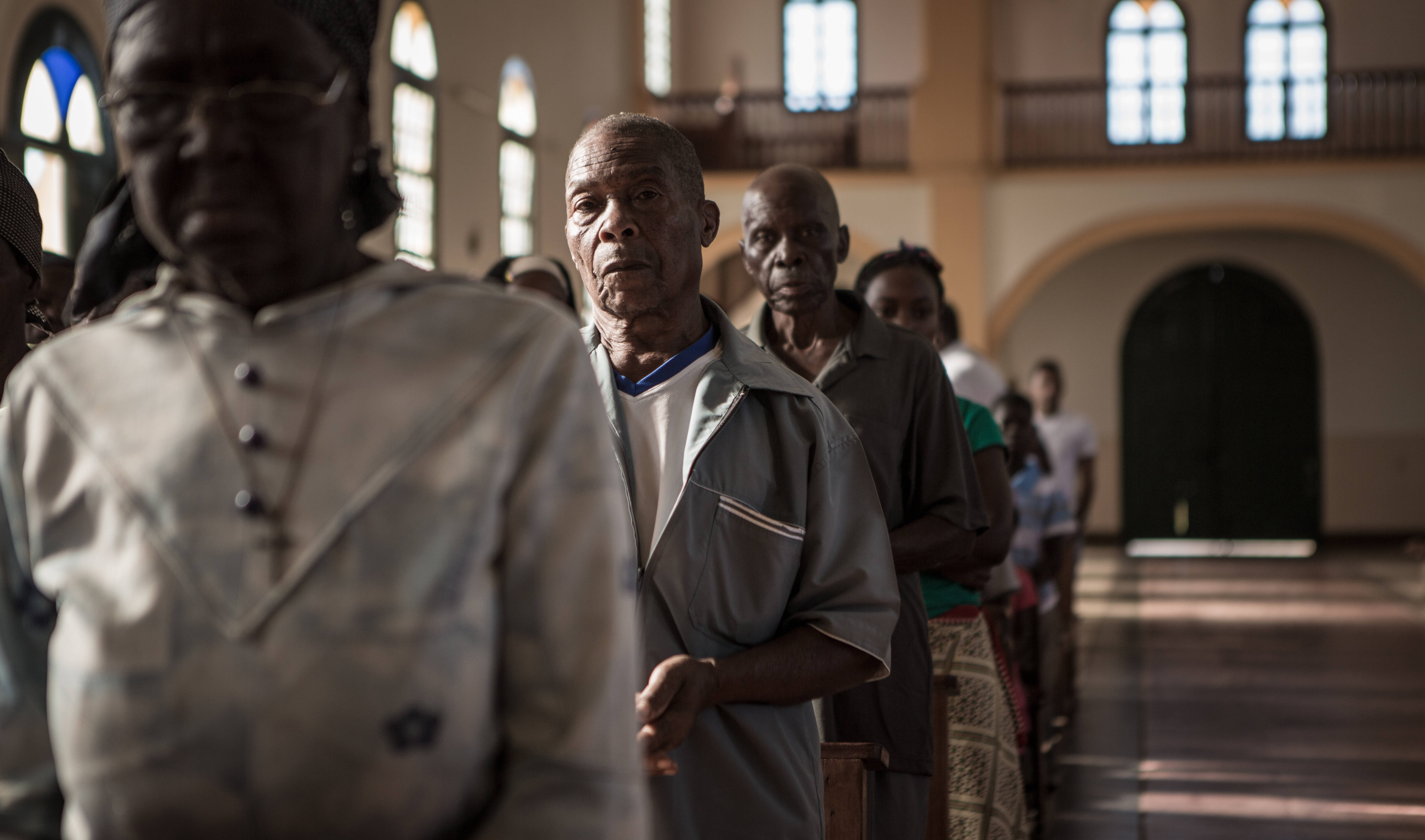 Mozambique Church Goers Picha ya Ukuta