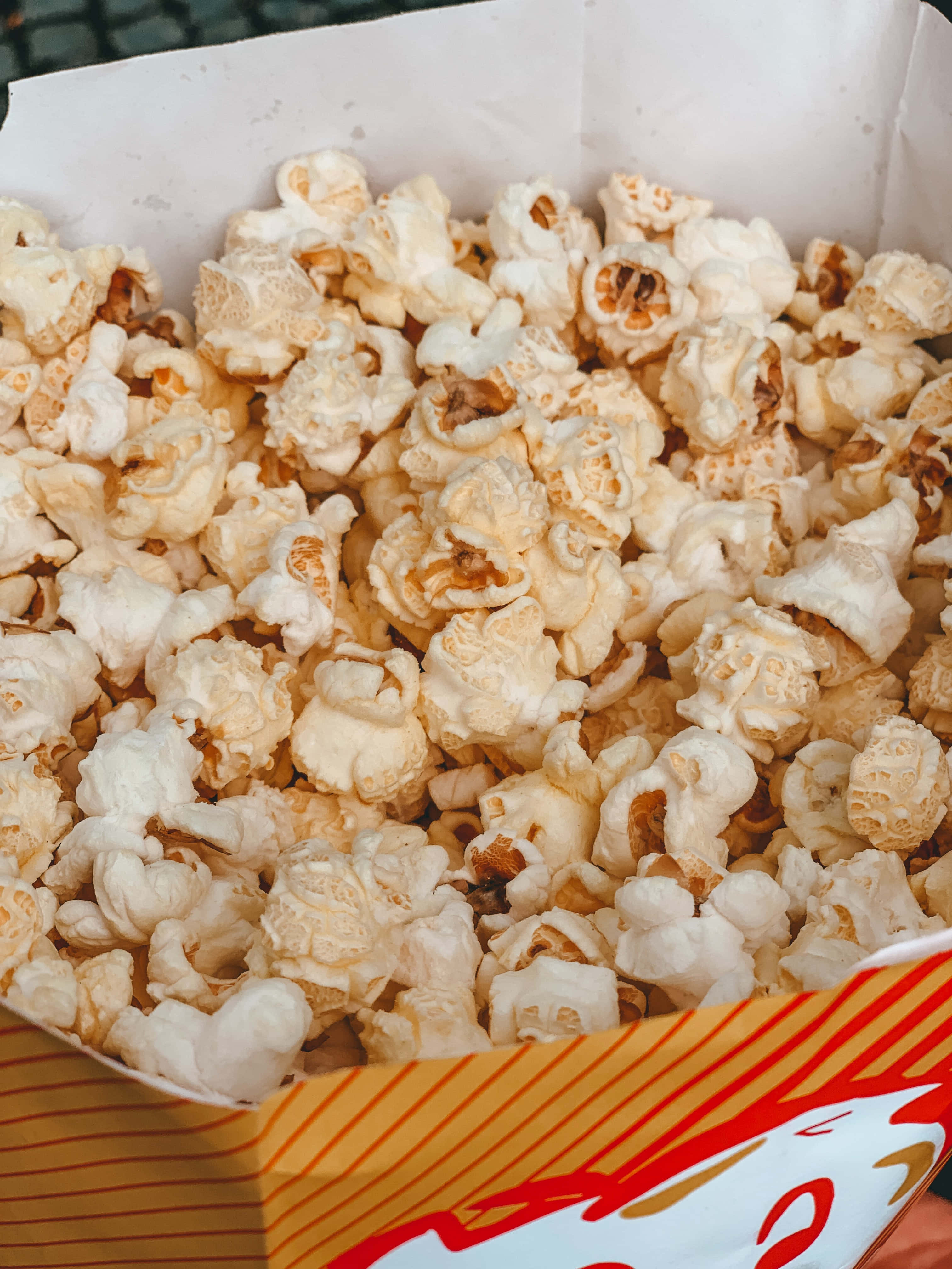 mshikaji wa kikapu cha popcorn Picha ya Ukuta