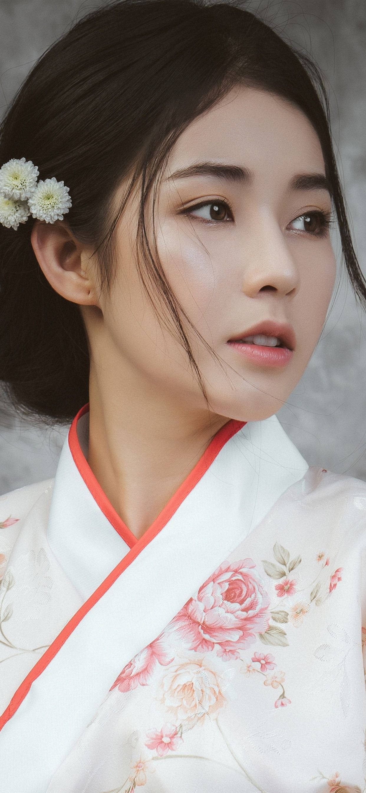 Msichana wa Tokyo Japan Amevaa Kimono Nyeupe Picha ya Ukuta