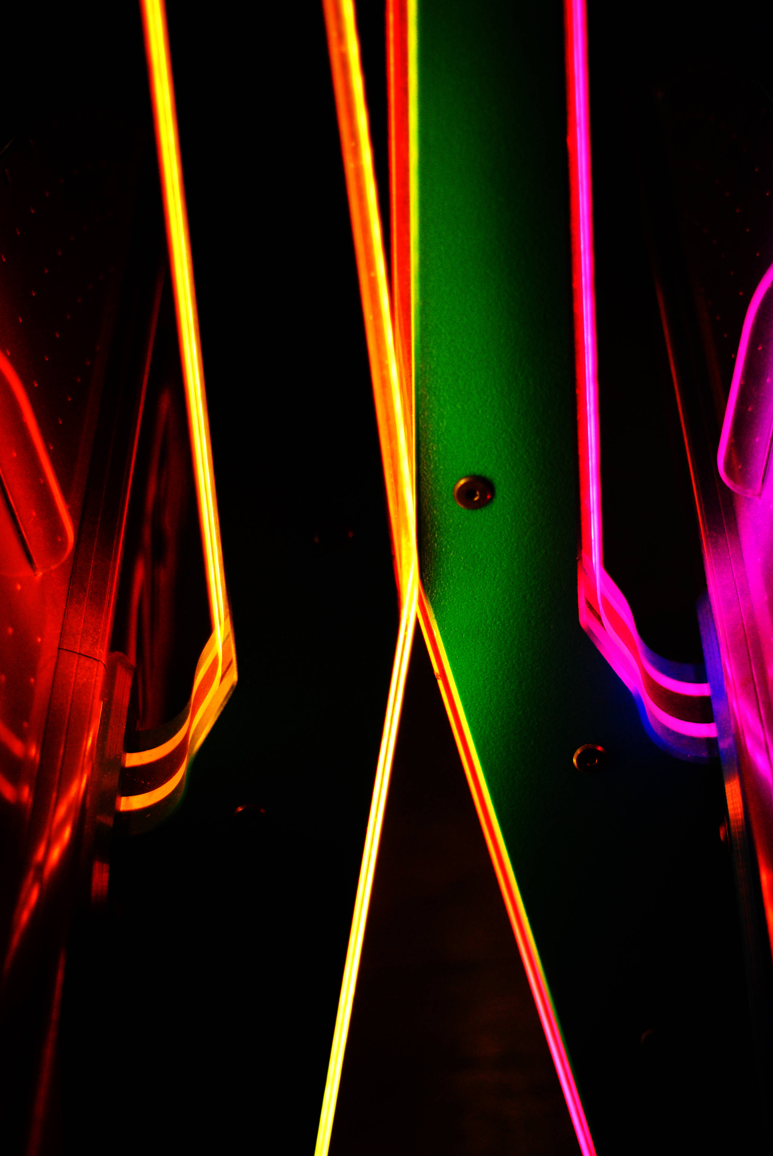 Mstari wa Rangi Mbalimbali Neon iPhone Picha ya Ukuta
