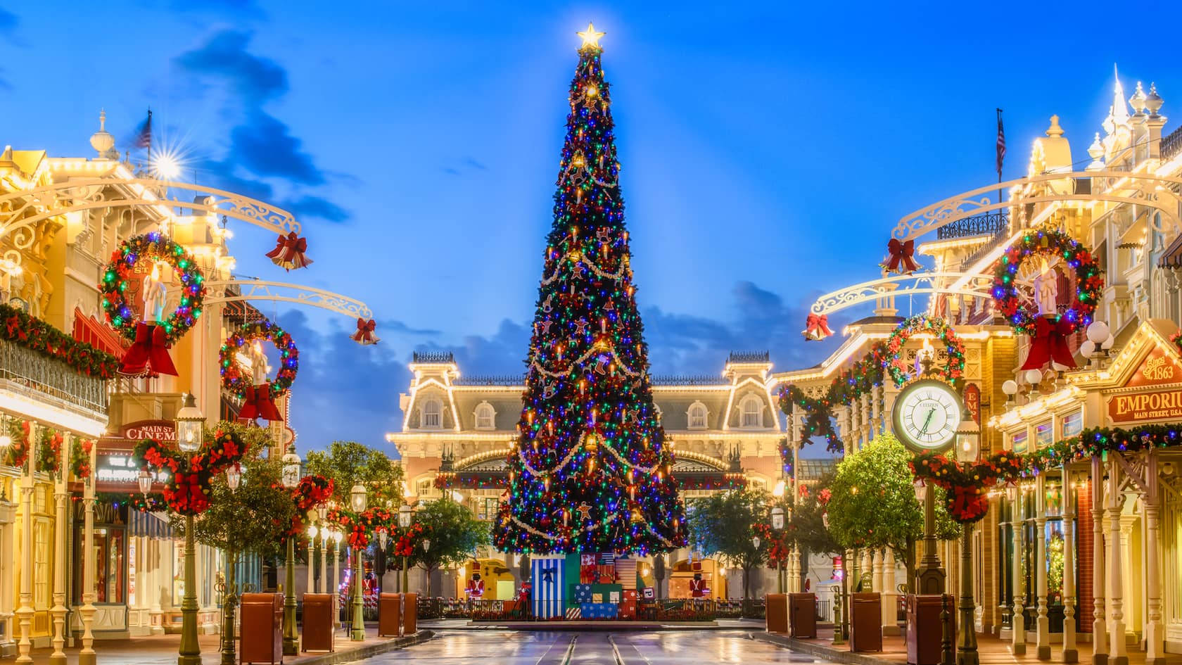 Mti wa Krismasi wa Disneyworld Picha ya Ukuta